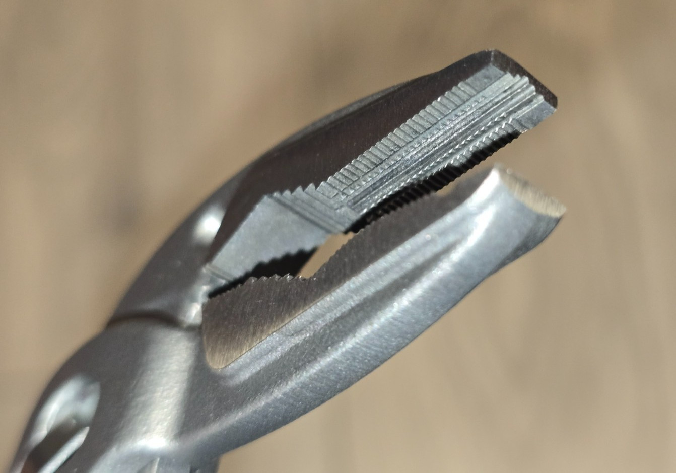 Knipex 7-1/4 Adjustable Cobra ES Slim Head Pliers w/Screw Extraction Tip 8751180