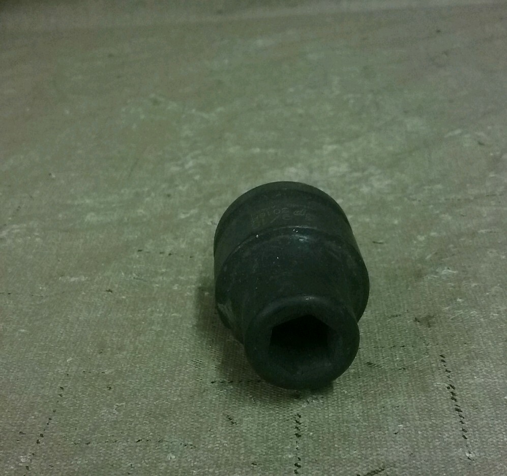 New Grey Pneumatic 9/16″ ~ 3/8″ Dr. Socket 3018R