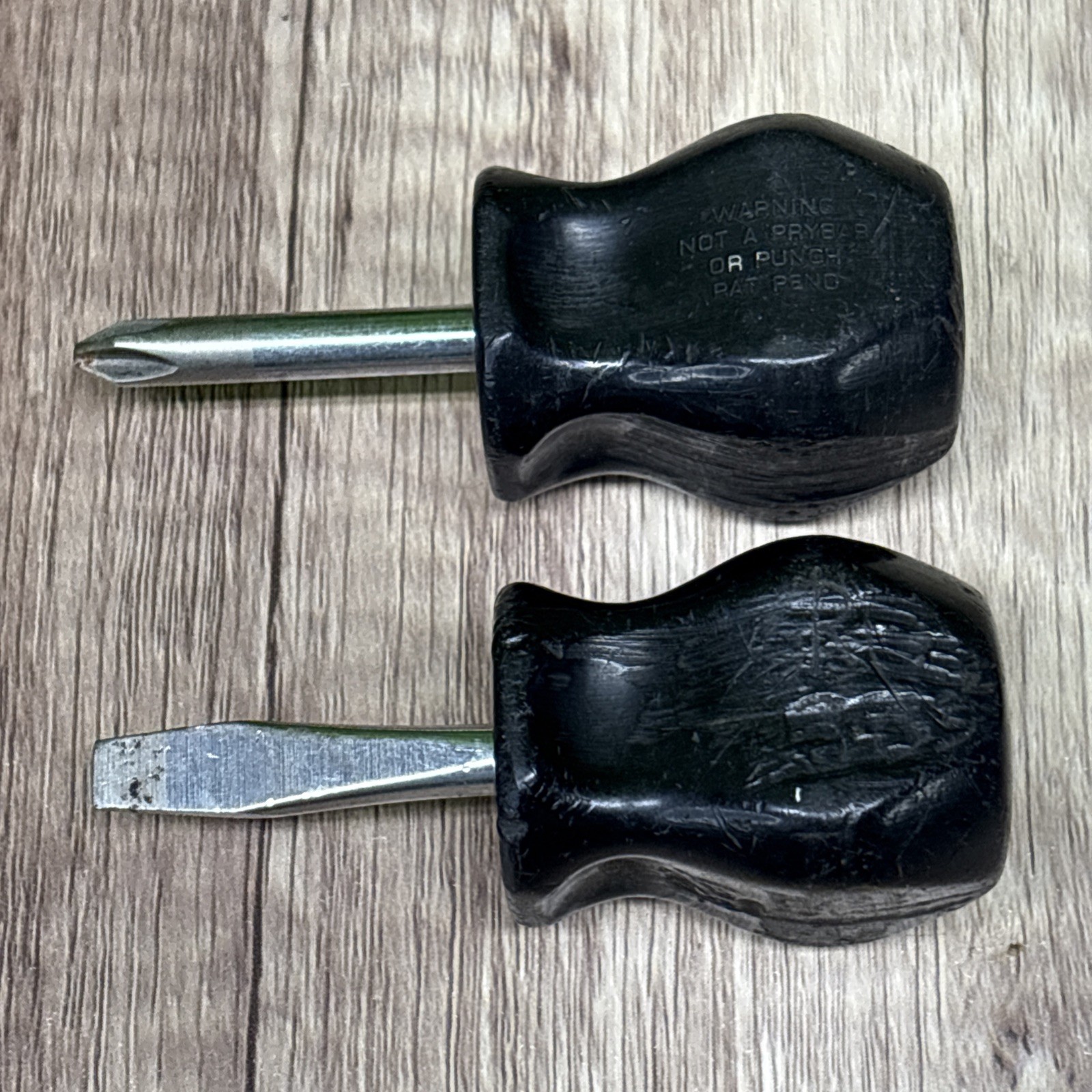 SNAP ON = TWO SHORT BLACK HANDLE SCREWDRIVER – PHILLIPS & FLAT – SSSD #2Y