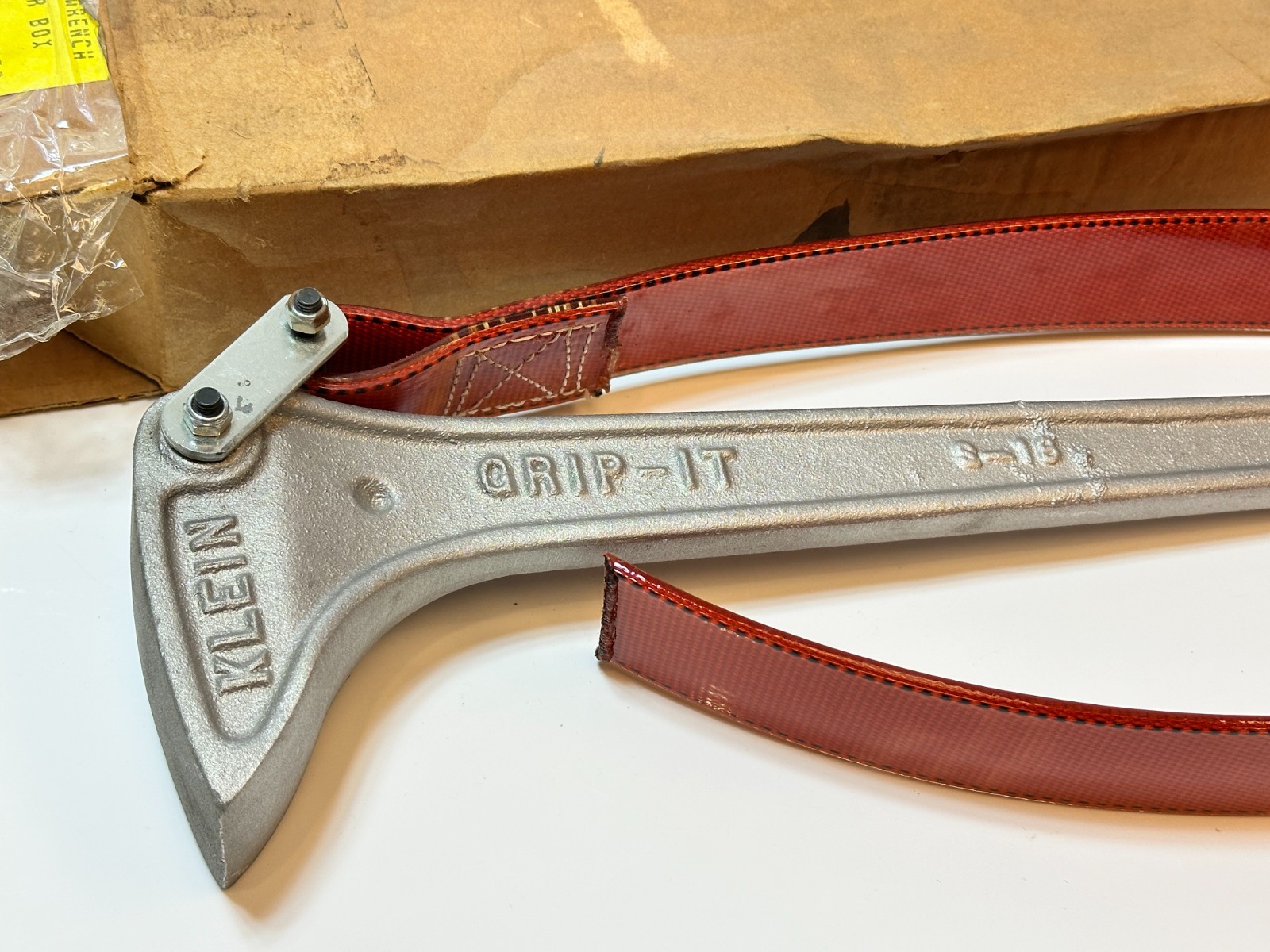 NEW Klein Tools S-18H 18″ Grip-It Adjustable Strap Wrench 1-1/8″ to 8″ Capacity