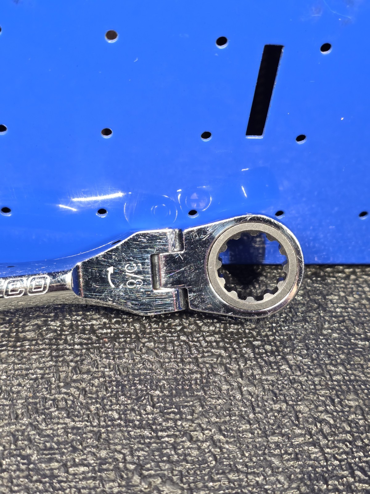 Matco Tools RF202 5/8″ Flex Head 12-Point Spline Drive Ratcheting Box Wrench