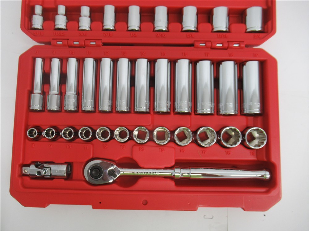 Tekton SKT15301, 46 Piece Socket Set, 3/8″ Drive, SAE & Metric