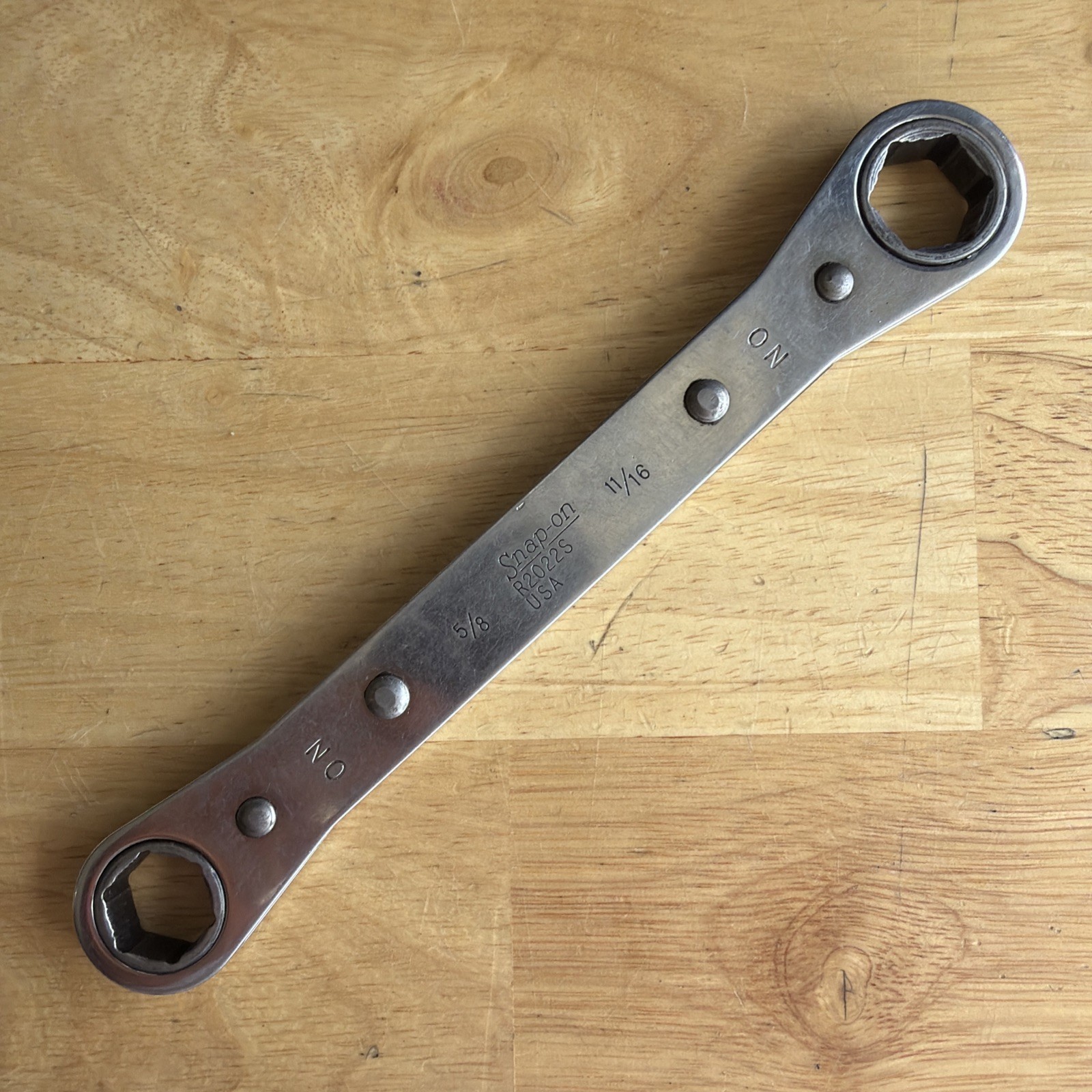 Snap On Tools 5/8″ x 11/16″ Ratcheting Box End Wrench 6 Point R2022S Vtg USA
