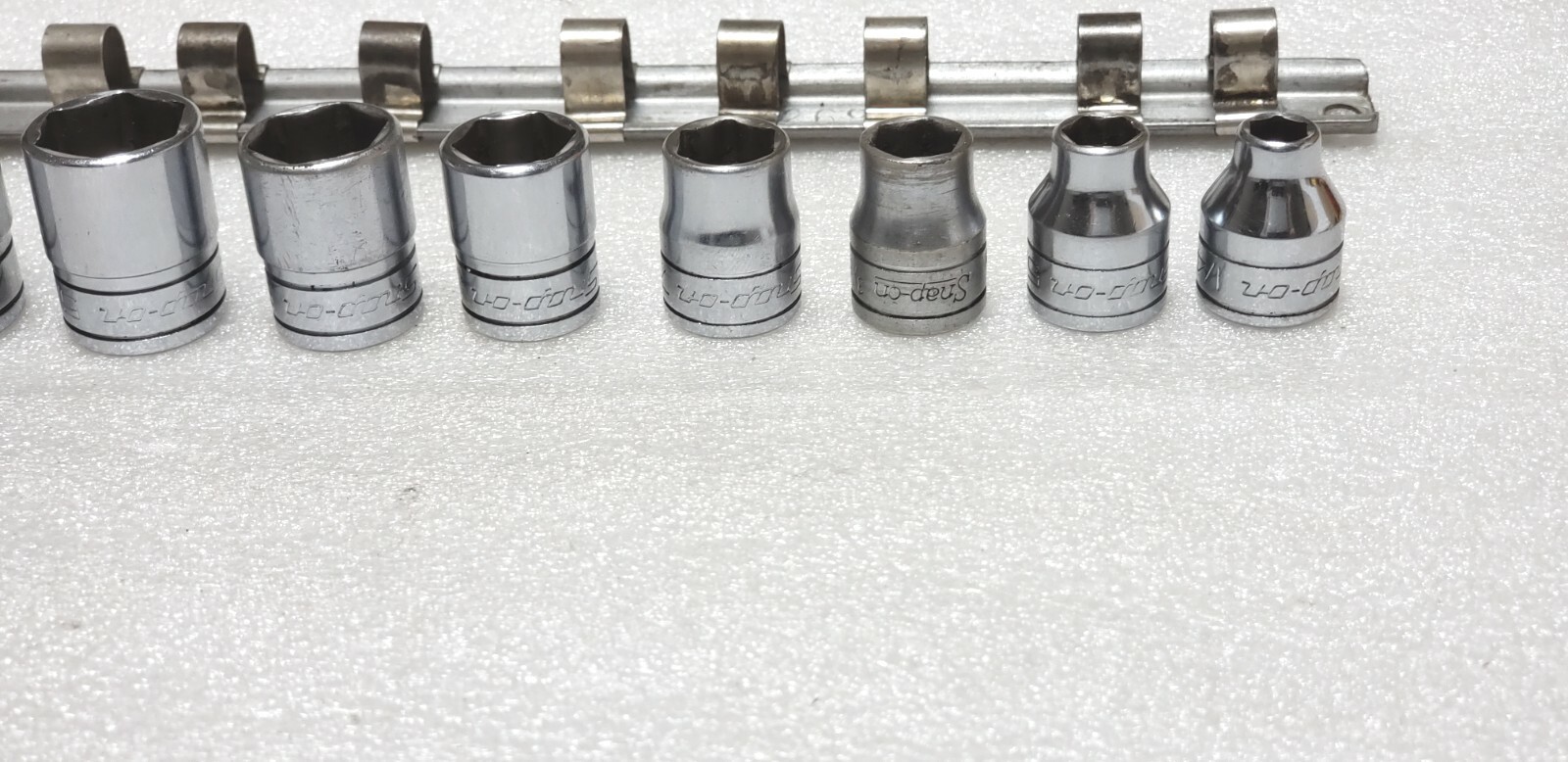 Snap-on Tools 3/8″ Drive 6pt SAE 10pc 1/4″ – 13/16″ Socket Set 211FSY USA