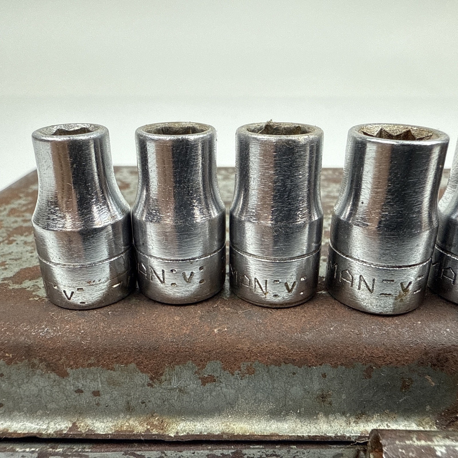 Vintage Craftsman 1/4″ Drive 16pc SAE Socket Set Metal Case =V= & VV Made in USA