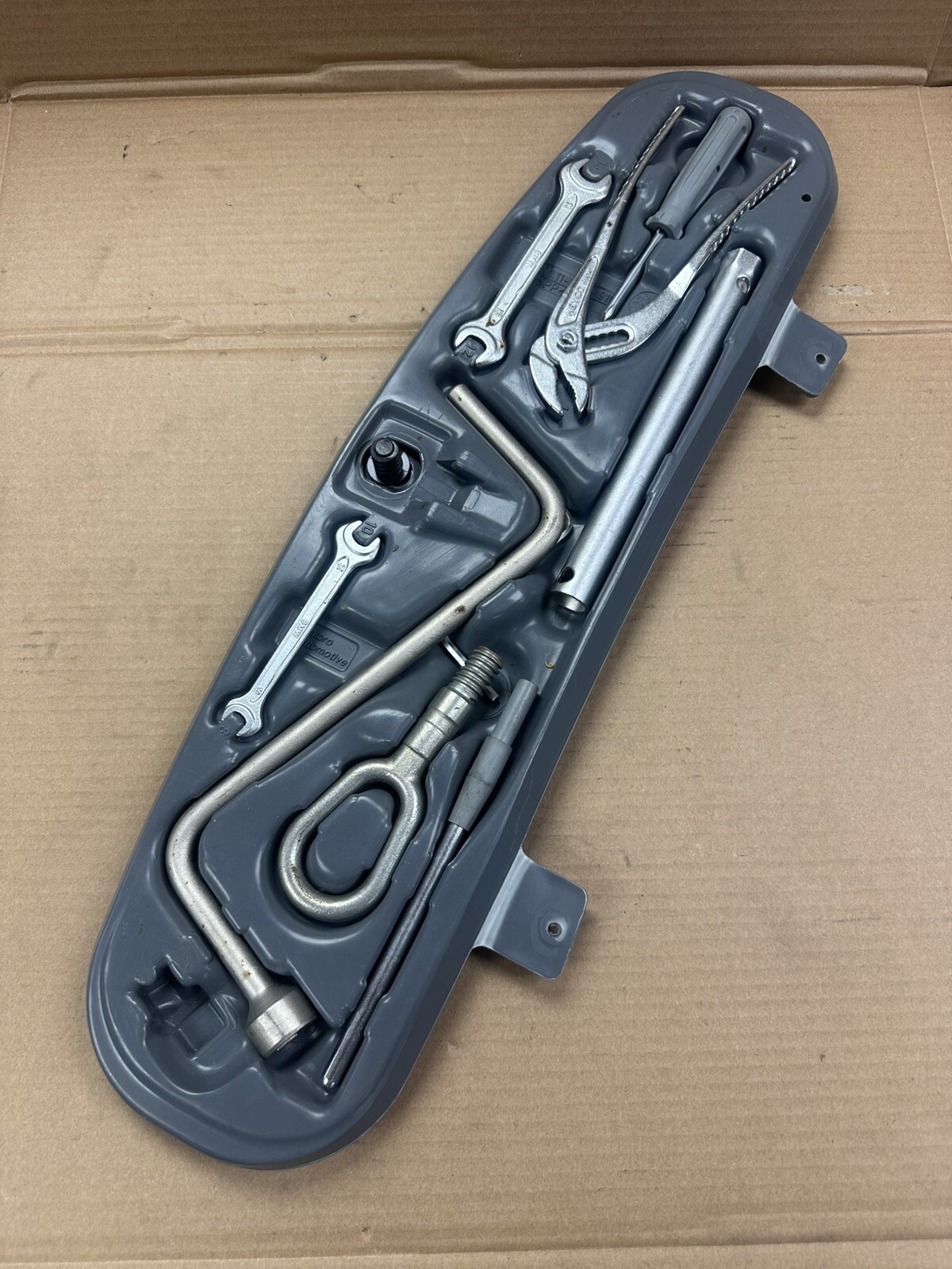 BMW E46 TRUNK TOOL KIT HOLDER 330 325 323 328 Sedan Coupe OEM