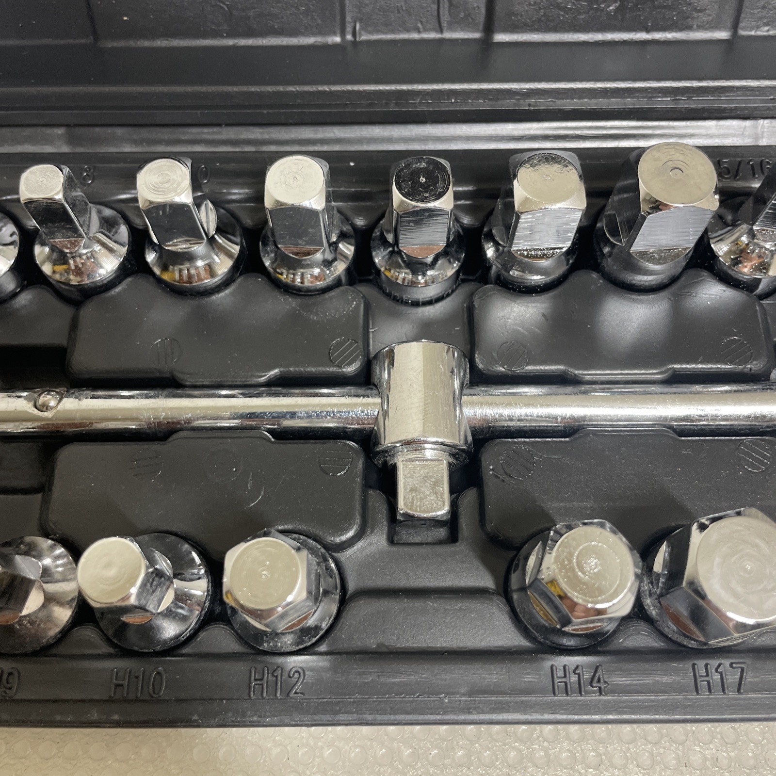 18 PCS Oil Drain Pipe Plug Square Triangle Socket 3/8» Drive Removal Tool Set