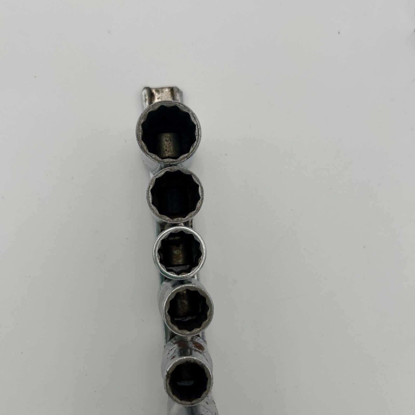 8 CRAFTSMAN USA 3/8″ DRIVE, METRIC SOCKET SET, 9,10,12,13,14,15,17,19mm-12 POINT