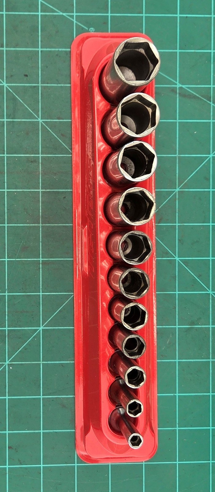 Snap On 211SFSY 3/8″ Dr 1/4″-7/8″ Deep SAE Socket Set 6 point 11 pcs w/ Mag Tray