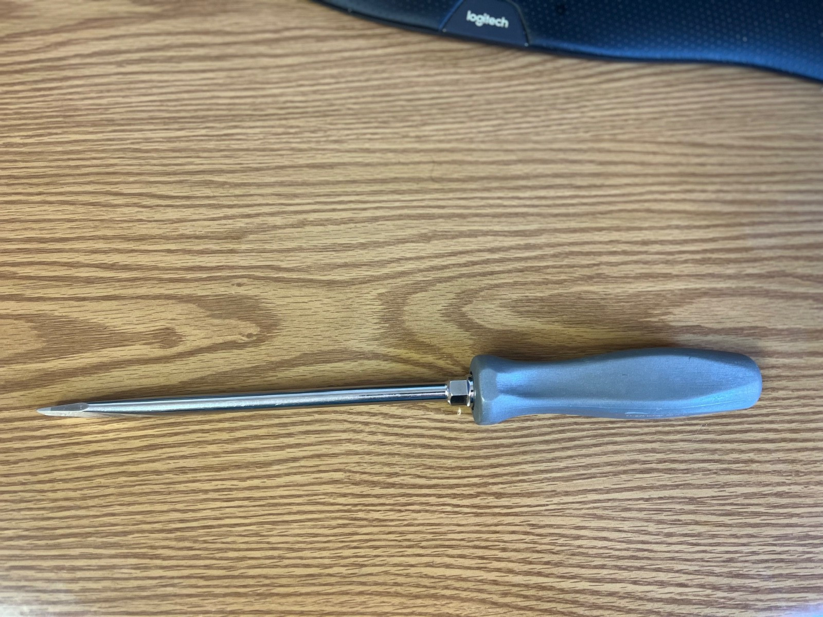 SNAP ON = SDD8A – GRAY HANDLE FLAT/SLOTTED SCREWDRIVER – 13.5″ LONT – LOC#235