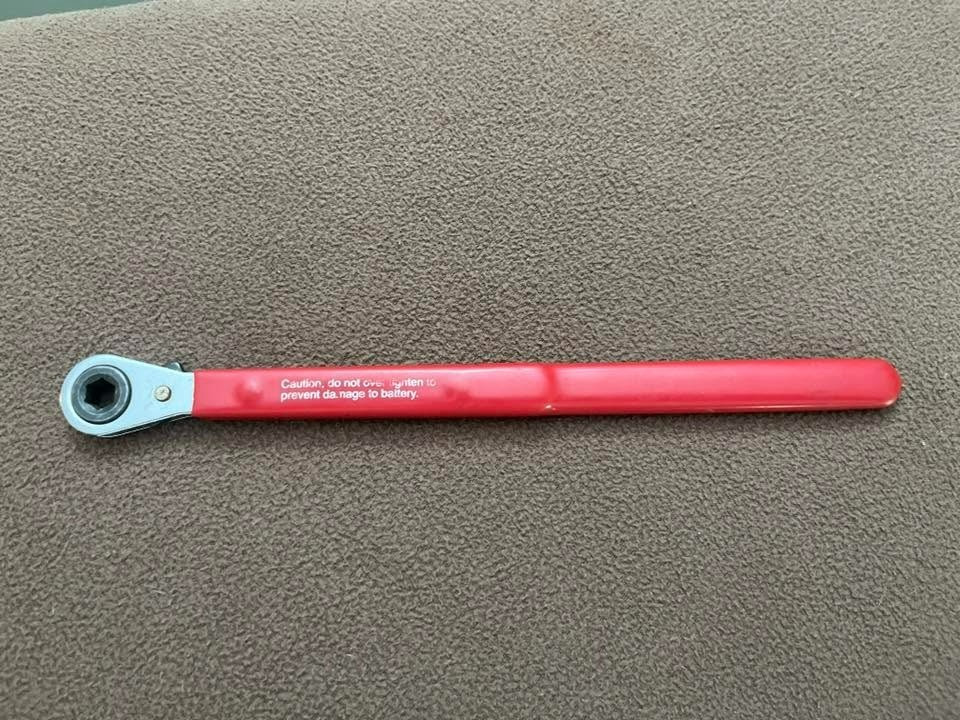E-Z Red Tools 5/16″ Extra Long Battery Side Terminal Ratcheting Wrench, BK705