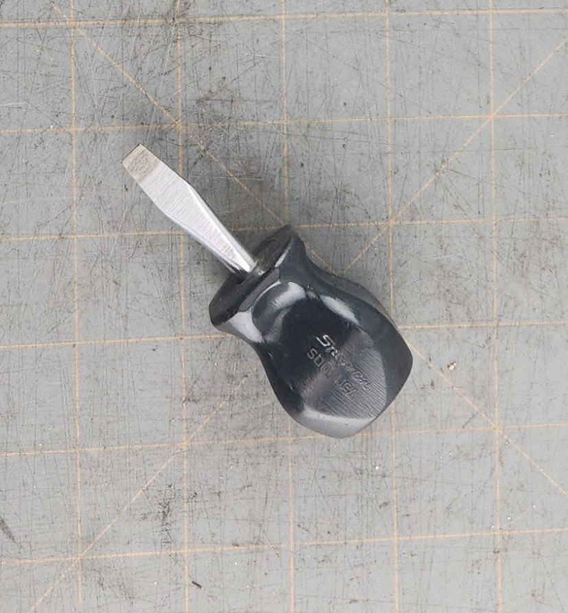Snap On Tools Stubby Flat Blade Screwdriver SDD1 Black Hard Handle