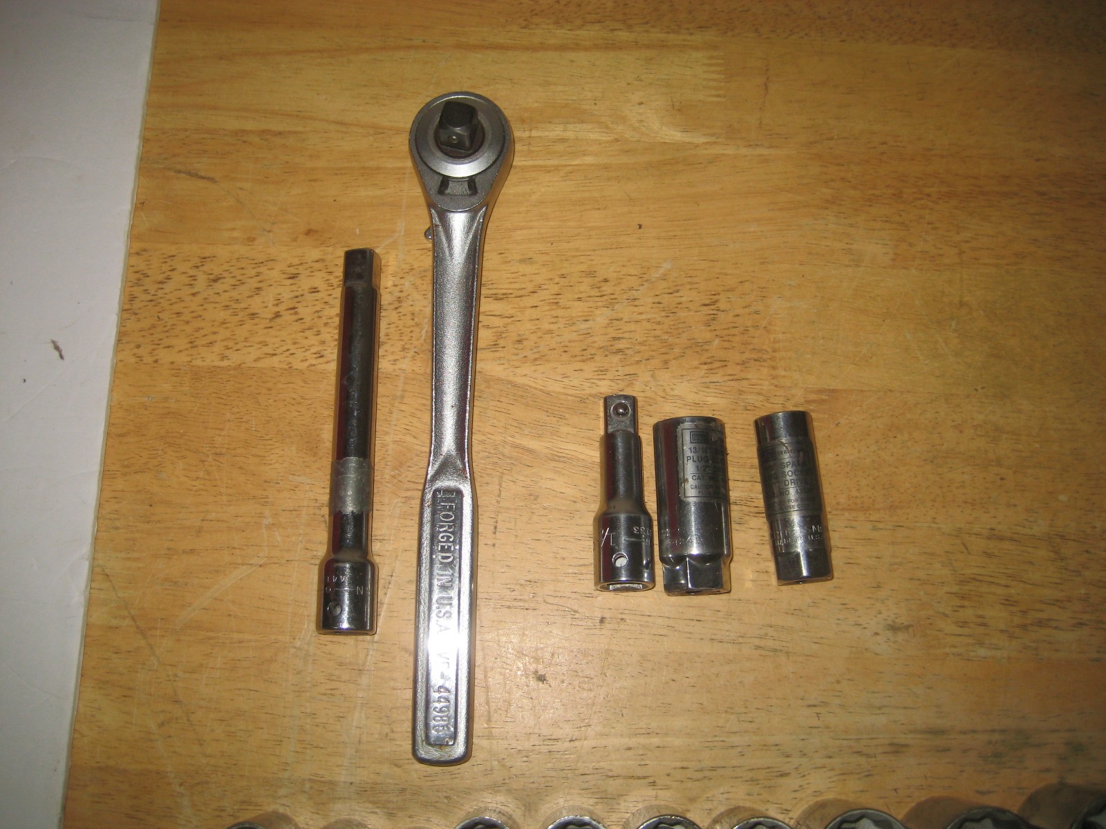 Vint Craftsman 42 Sockets Metric & SAE 1/2″ Drive G Series – Ratchet- 3 & 6″ Ext