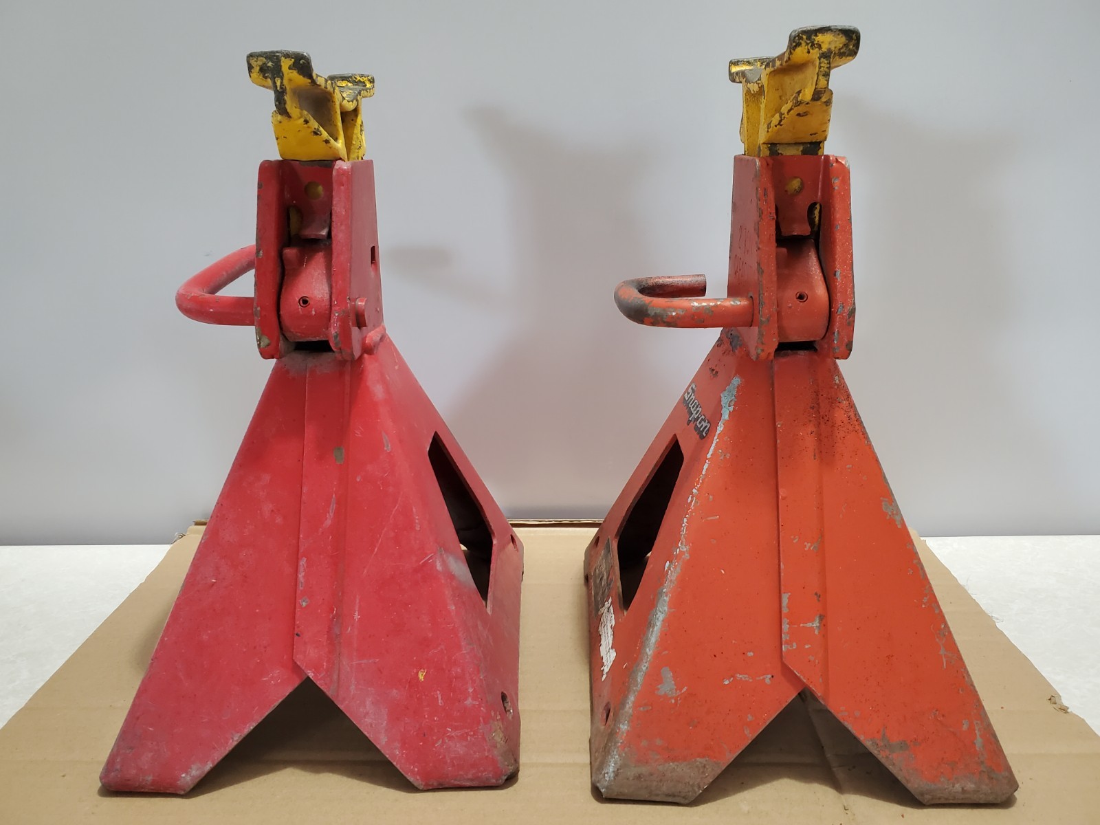SNAP-ON USA – 2 Ton Vehicle Jack Stands ~ Colors NOT identical ~ SEE PHOTOS