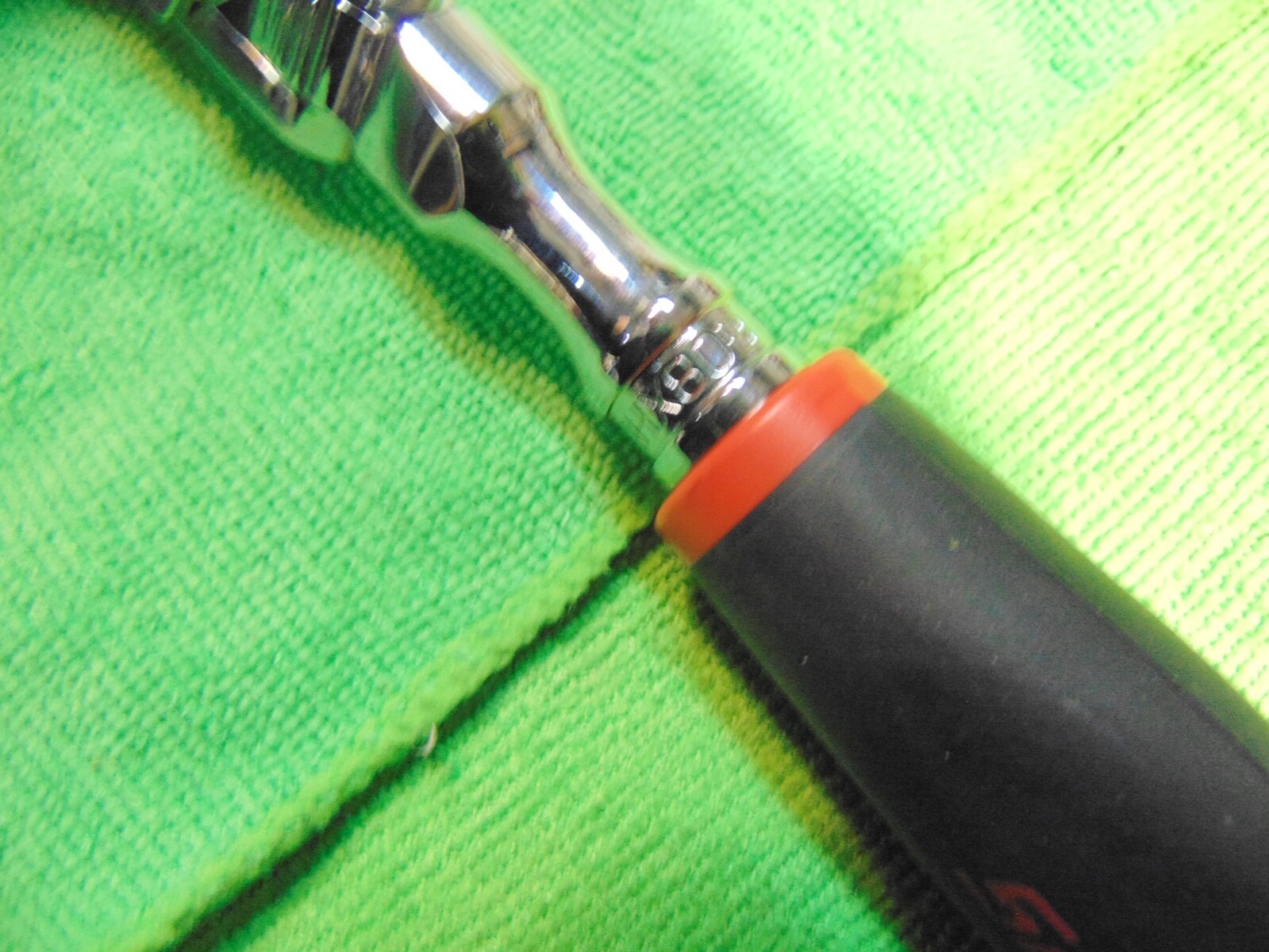 Snap-on Tools RED 3/8″ Drive Soft Grip Long Locking Flex Head Ratchet FHLX80B