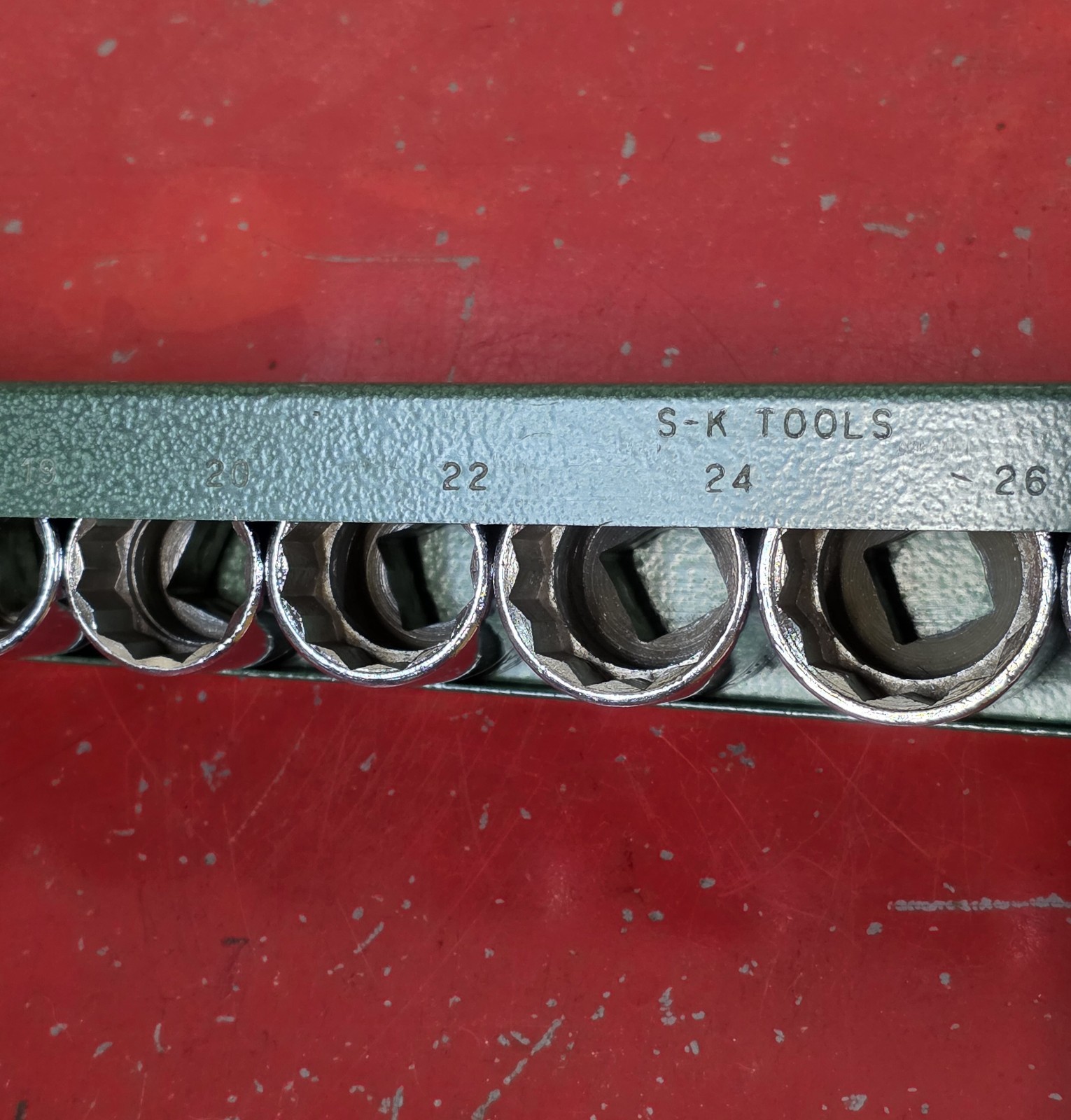 SK Tools 1/2″ Dr 13pc Metric Socket Set 12pt 15-20 22 24 26-28 30 32mm Vintage