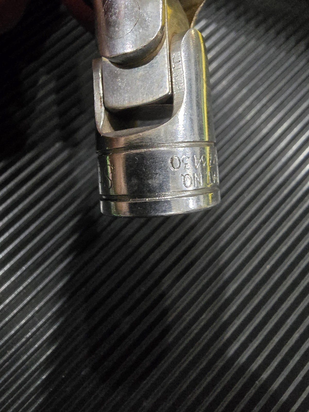 Snap On Tools FSU22 3/8 Drive 11/16″ Chrome Swivel Socket. Excellent Condition.