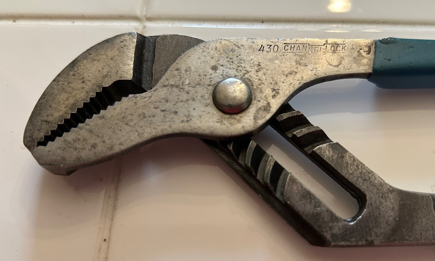 CHANNELLOCK #430 10″ STRIGHT JAW TONUGE AND GOOVE