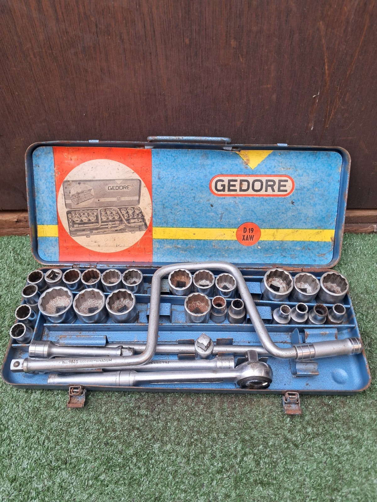 Vintage Gedore Socket Set D19 XAW Old Tools DAMAGED METAL BOX (#145)