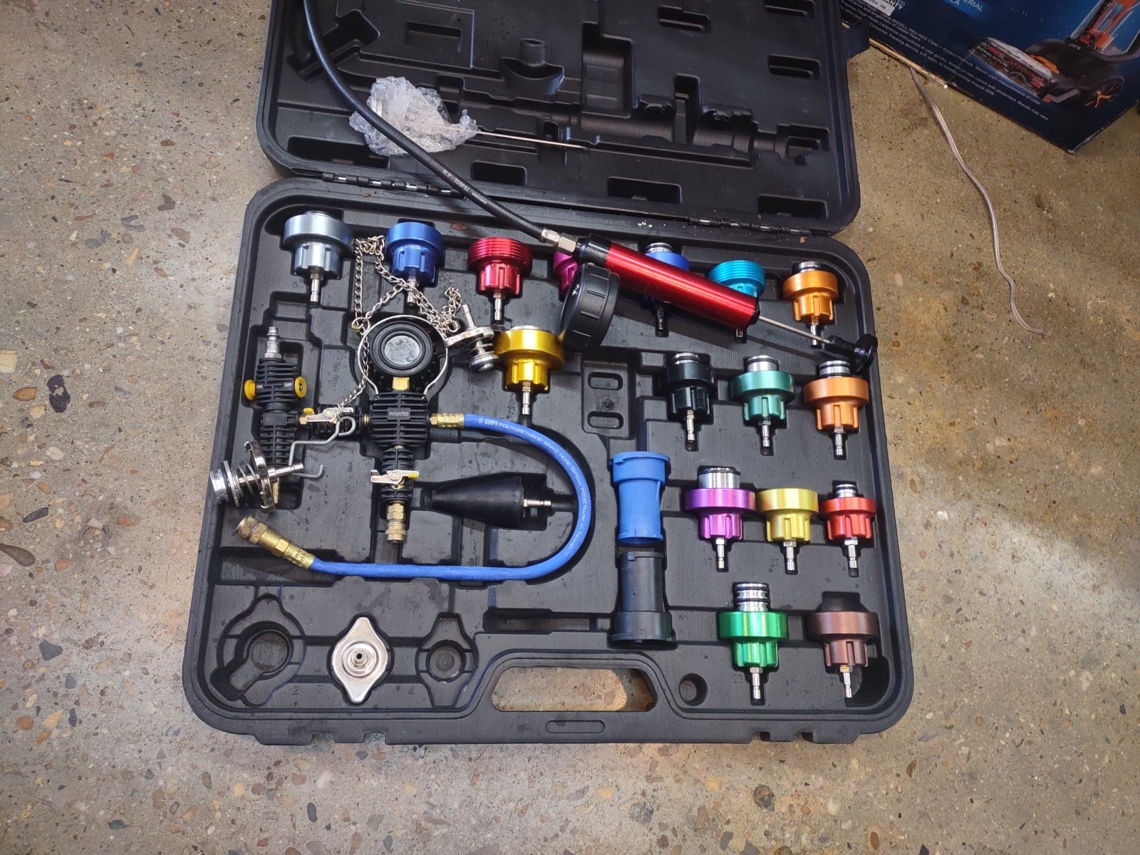 Welzh Werkzeug 27_Piece Radiator Pressure And Cooling System Tester Tool Kit