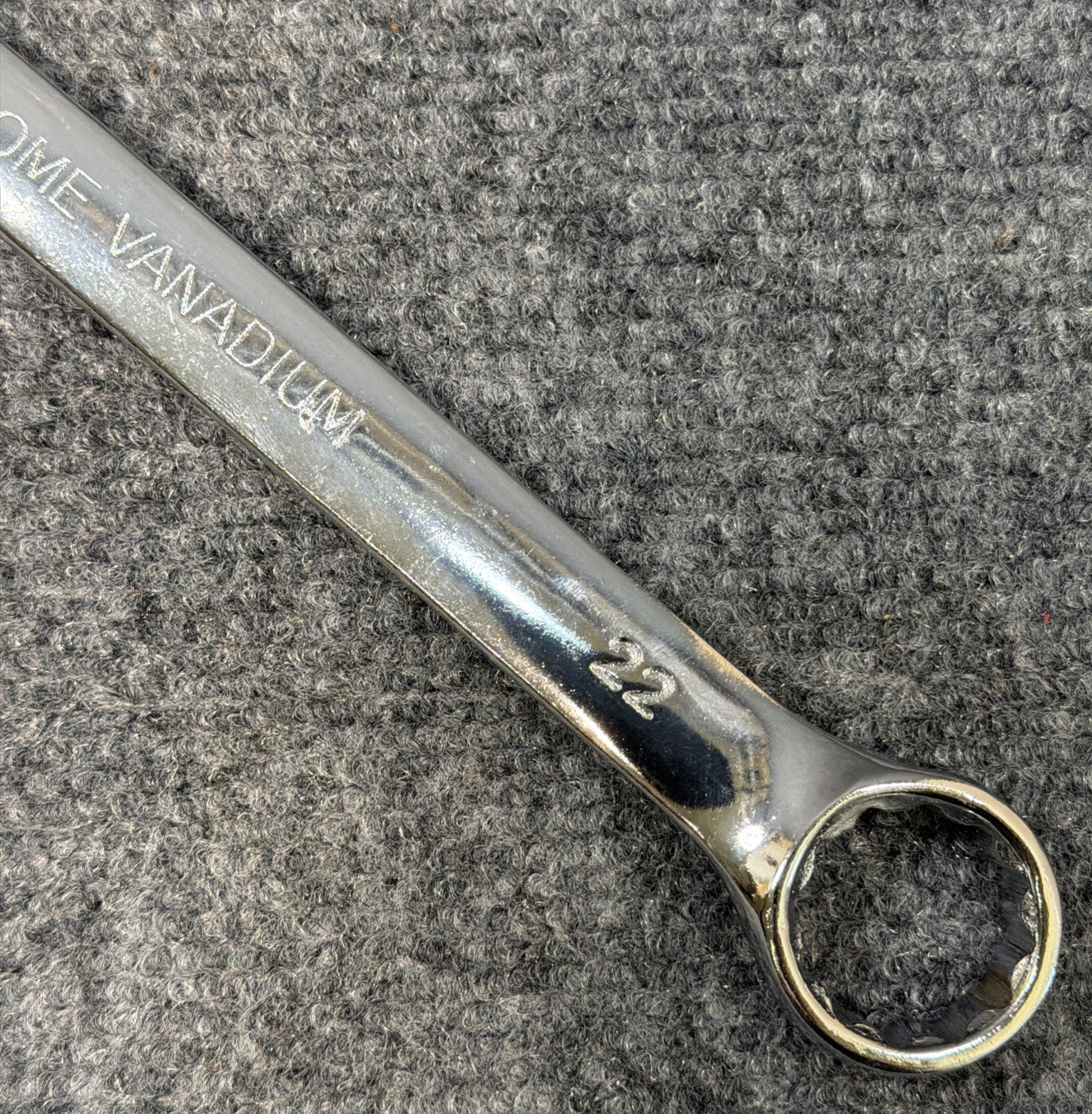 (1) Polished Chrome Vanadium 22mm Metric Combination 12 Point Wrench 10.5”