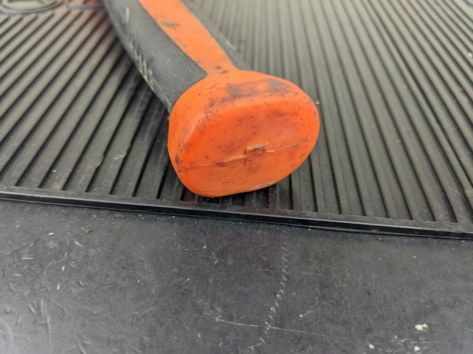#bf044 Snap-on Tools USA ORANGE 8oz / 225g Soft Grip Dead Blow Hammer HBBD8O