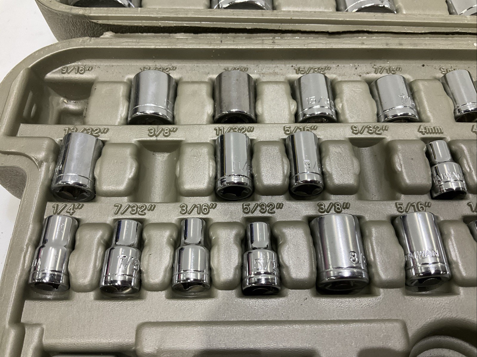 DR SOCKET JZ0028TA SET 1/4 IN, 3/8 IN, AND 1/2 IN 116 PIECE – INCOMPLETE SET