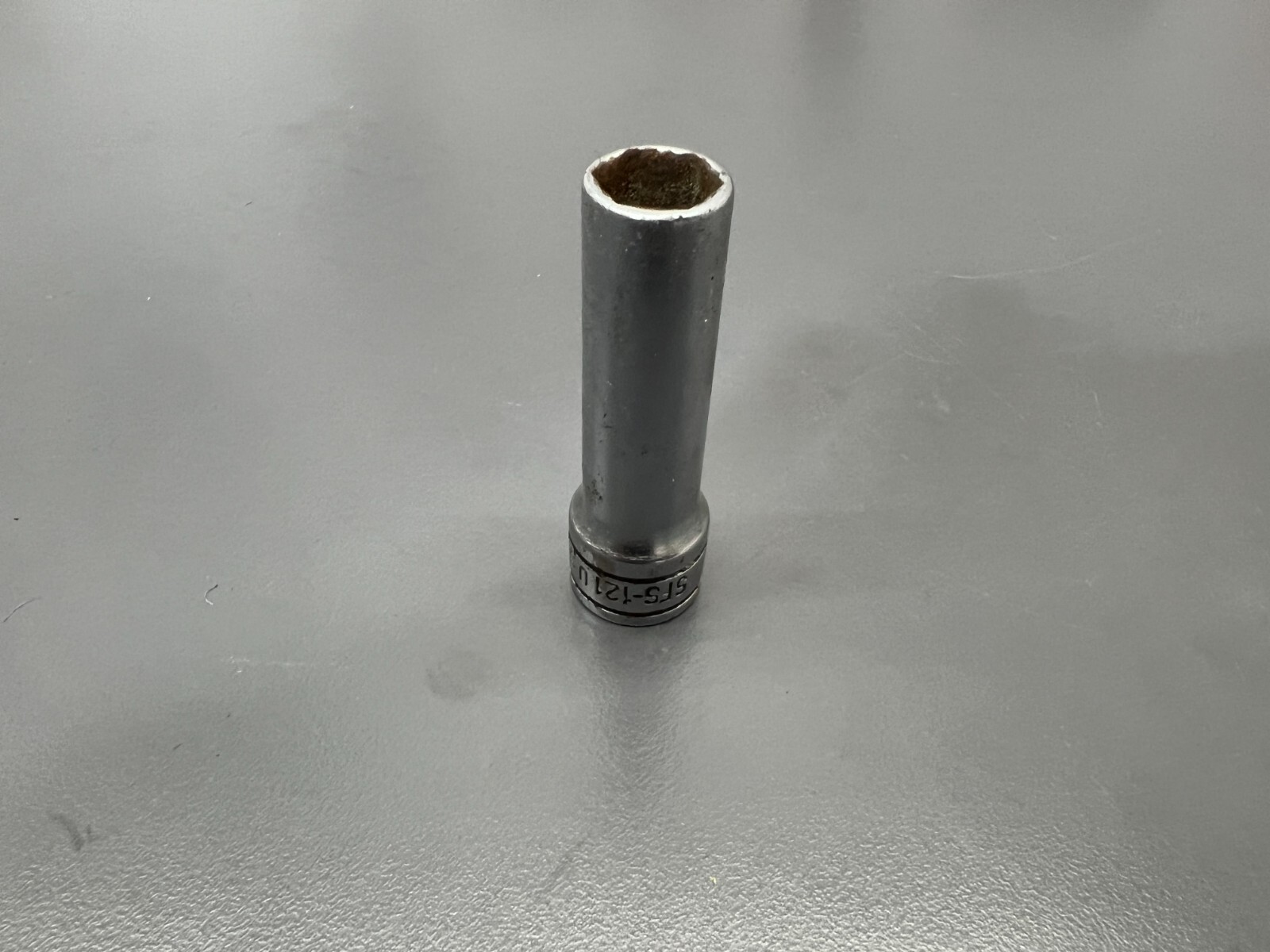 (C) SNAP-ON TOOLS SFS 121 3/8″ DRIVE 6PT 3/8″ SAE DEEP SOCKET – 1957 DATE – USA
