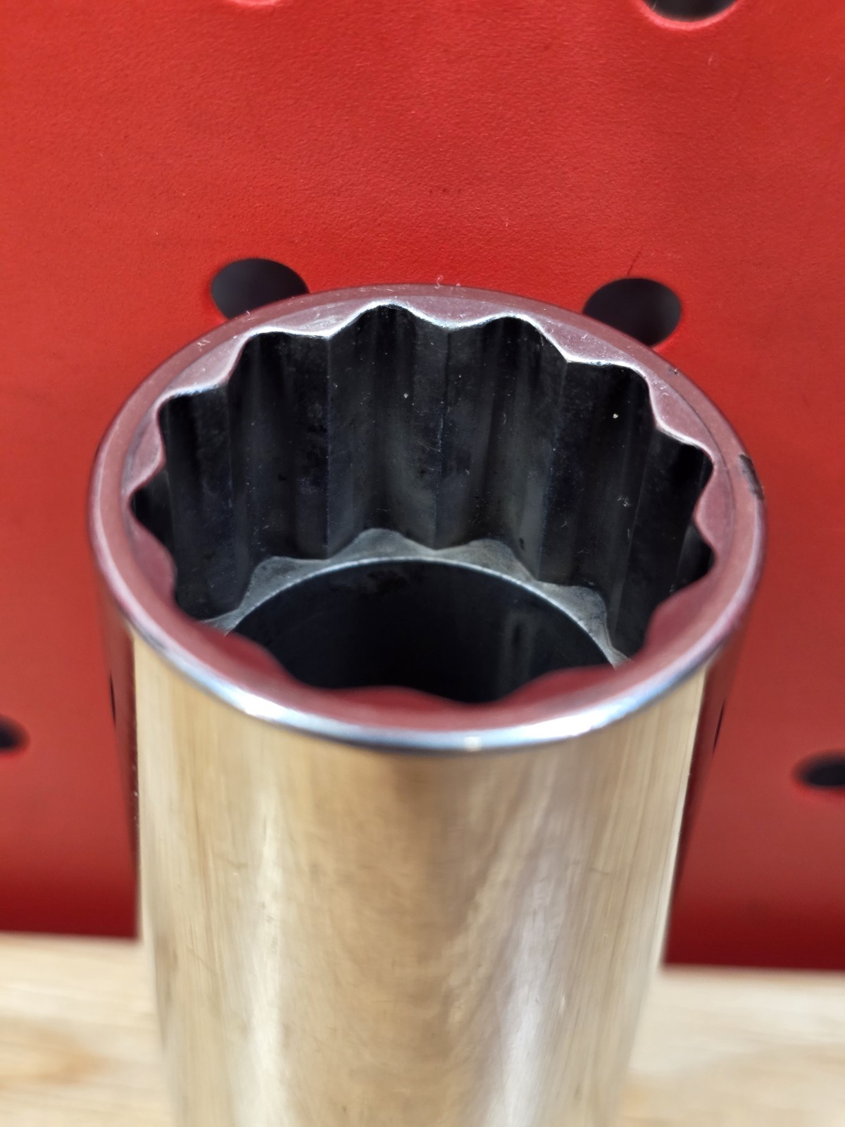 Snap-on Tools SM28 28mm 1/2″ Drive Metric 12-Point Deep Chrome Socket USA