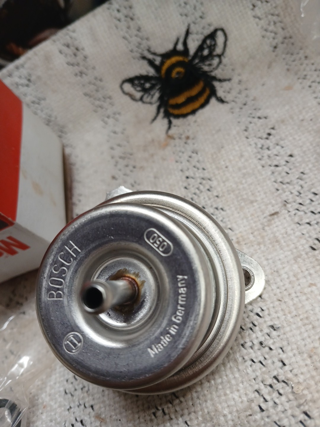 NOS FORD OEM 5.0 Fuel Pressure Regulator Kit F4CZ-9C968-A ~ NEW Complete MUSTANG