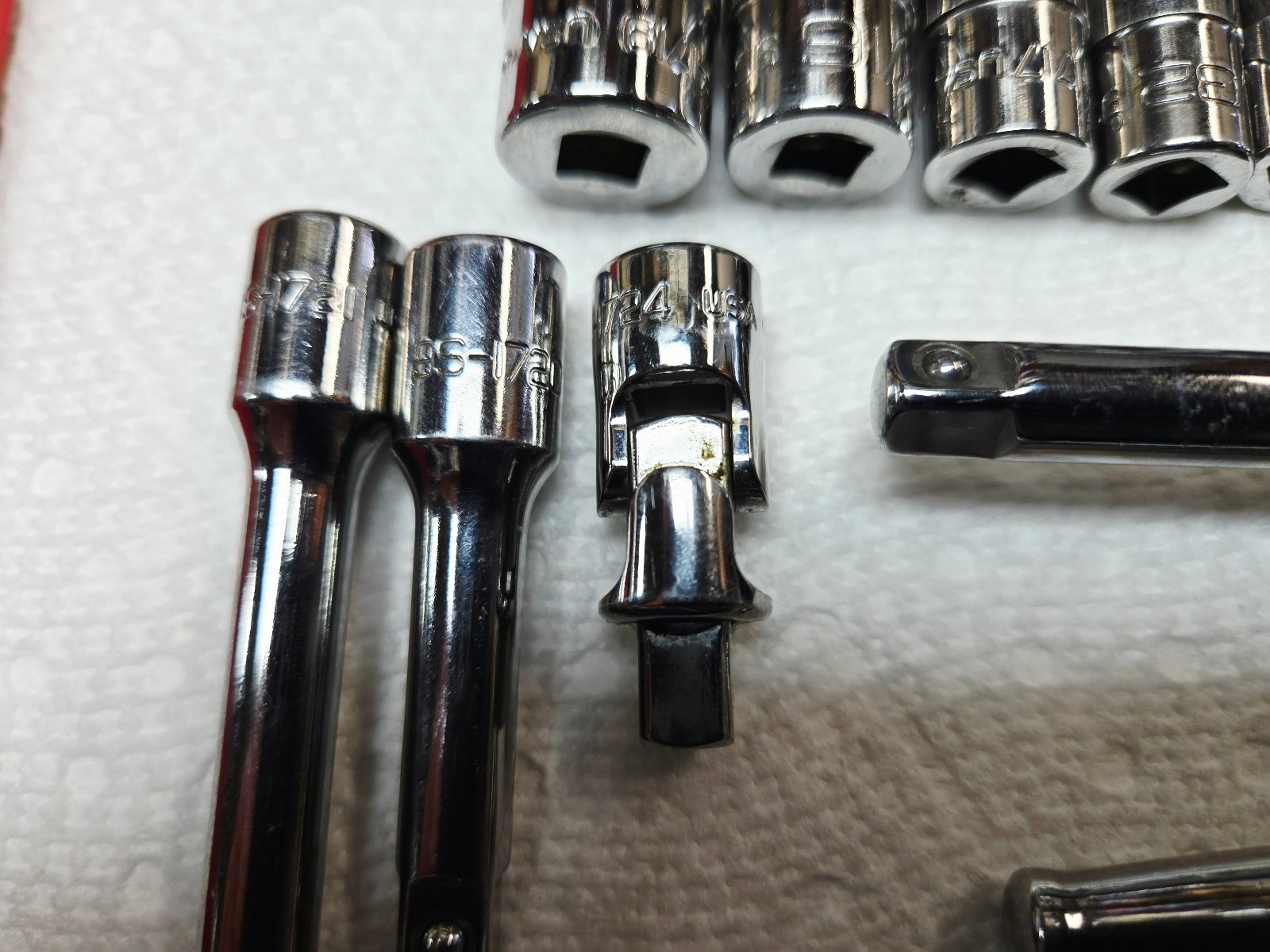 CAT Caterpillar 1/4″ Drive Ratchet & Socket Set w/ Extensions Adapters
