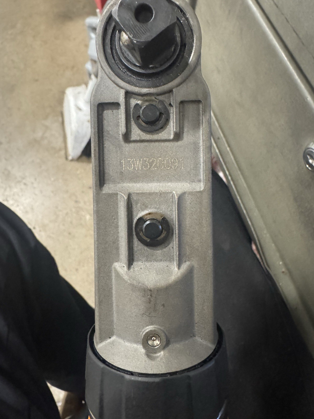 1/2 inches drive air ratchet. Never used, Comes with air fitting