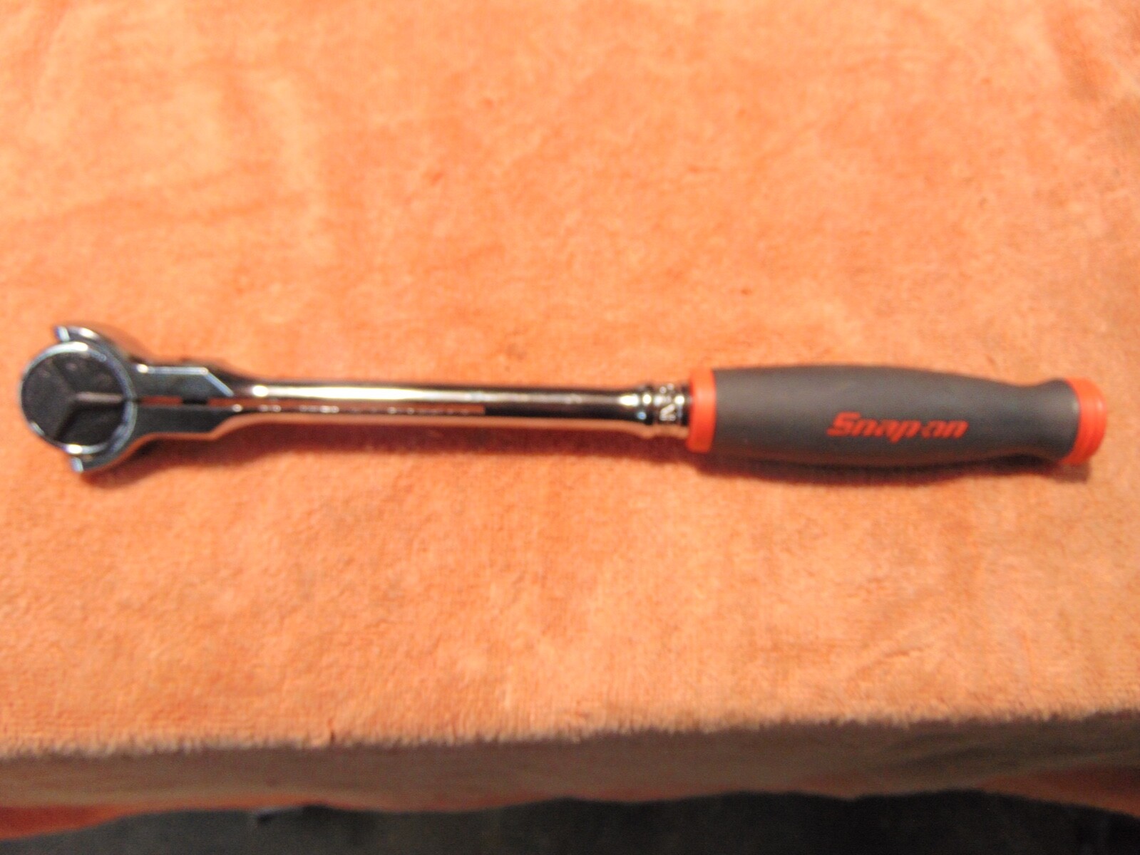 New Snap-on Tools USA RED 3/8″ Drive Soft Grip Round Swivel Head Ratchet FHNF100