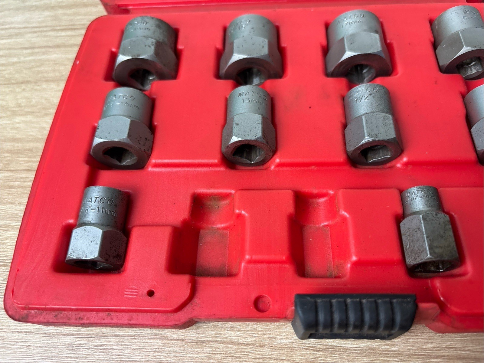 Matco MBX13 3/8″ Drive Bolt Extractor Set 1/4″-3/4″ 8mm-19mm 2 Pieces Missing