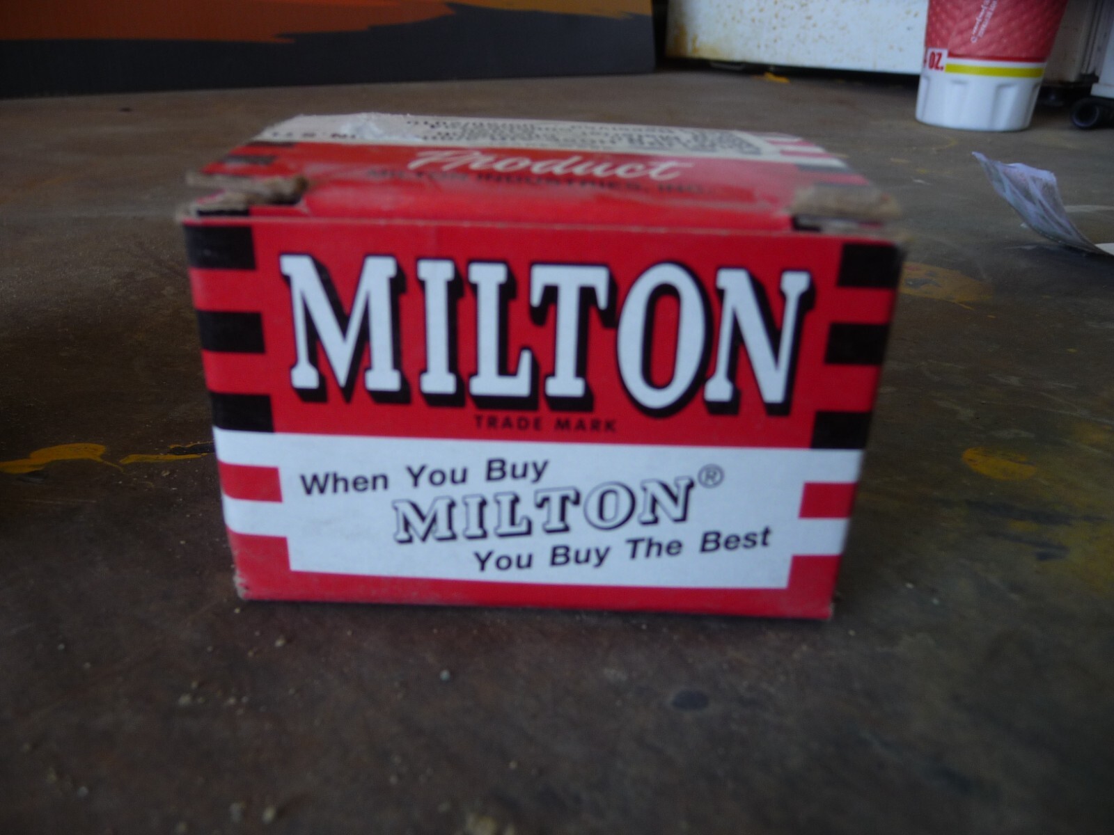 Milton Industries 1820 3/8″ NPT Female G-style Plug Box of 5