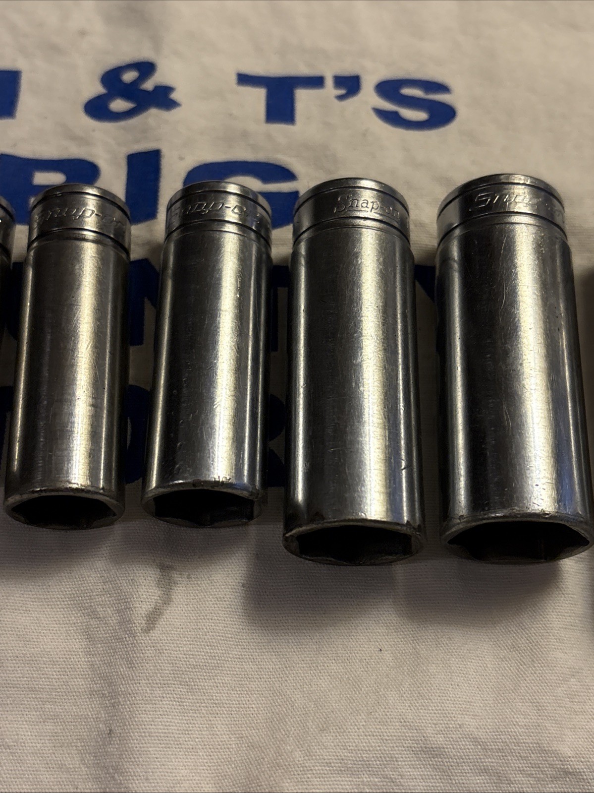 Snap-on Tools USA 3/8″ Drive 6pt 11pc SAE Deep Chrome Socket Set 211SFSY