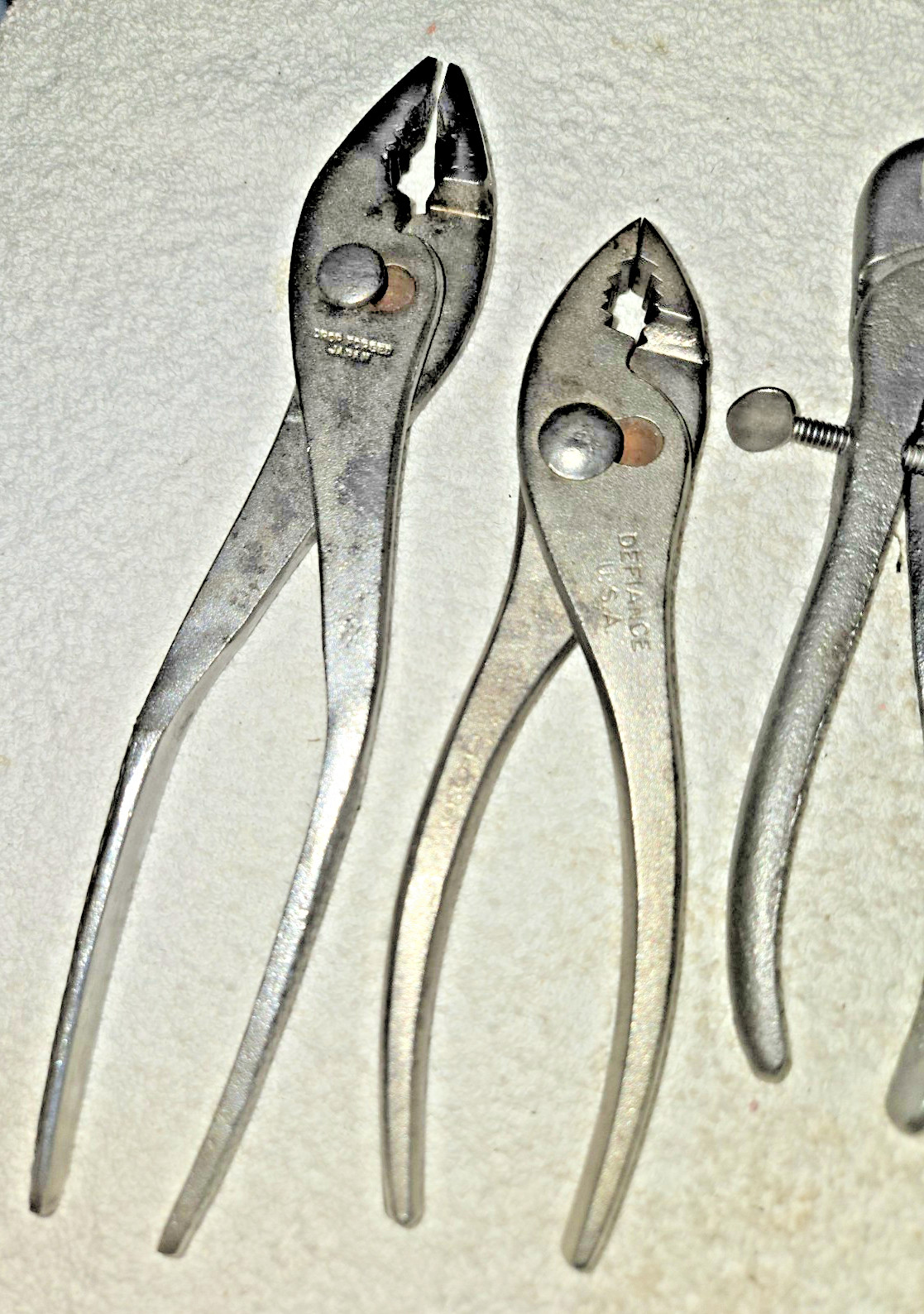 Lot Of 4 Hand Tools – 2 Slip-Joint Pliers, Skinning Pliers, Hog Ring Pliers