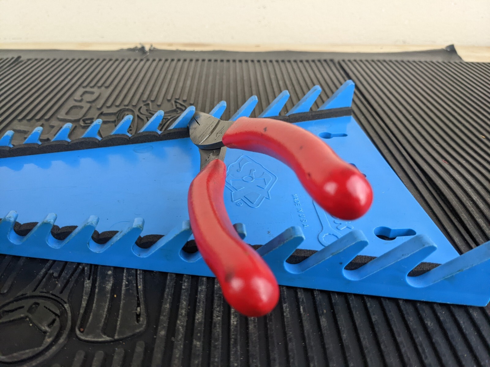 #aq817 Snap On Tools RED 96ACF 8″ Needle Nose Pliers Red Soft Grip