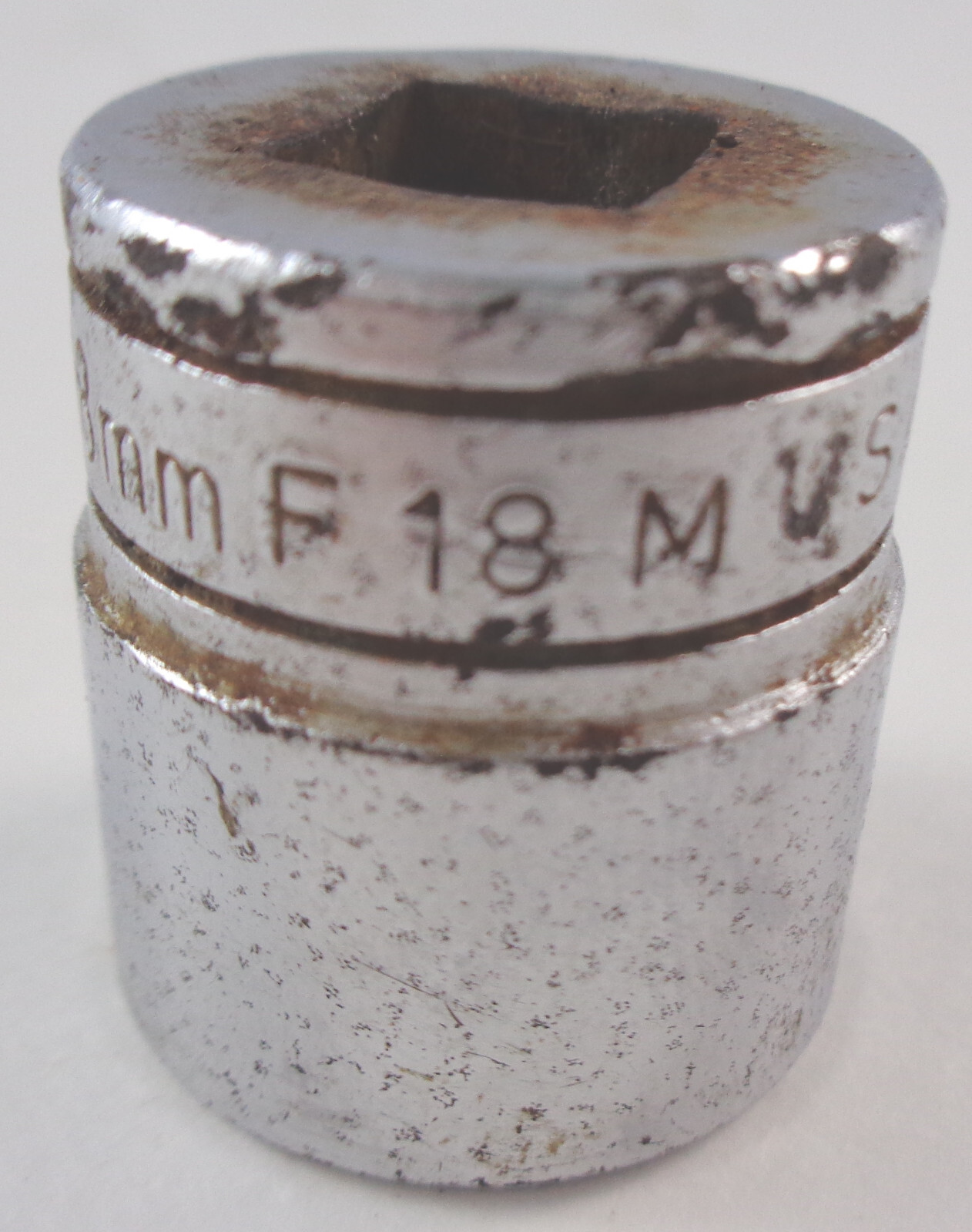 Snap-on USA F18M 3/8″ drive 18mm metric 12 point shallow chrome socket