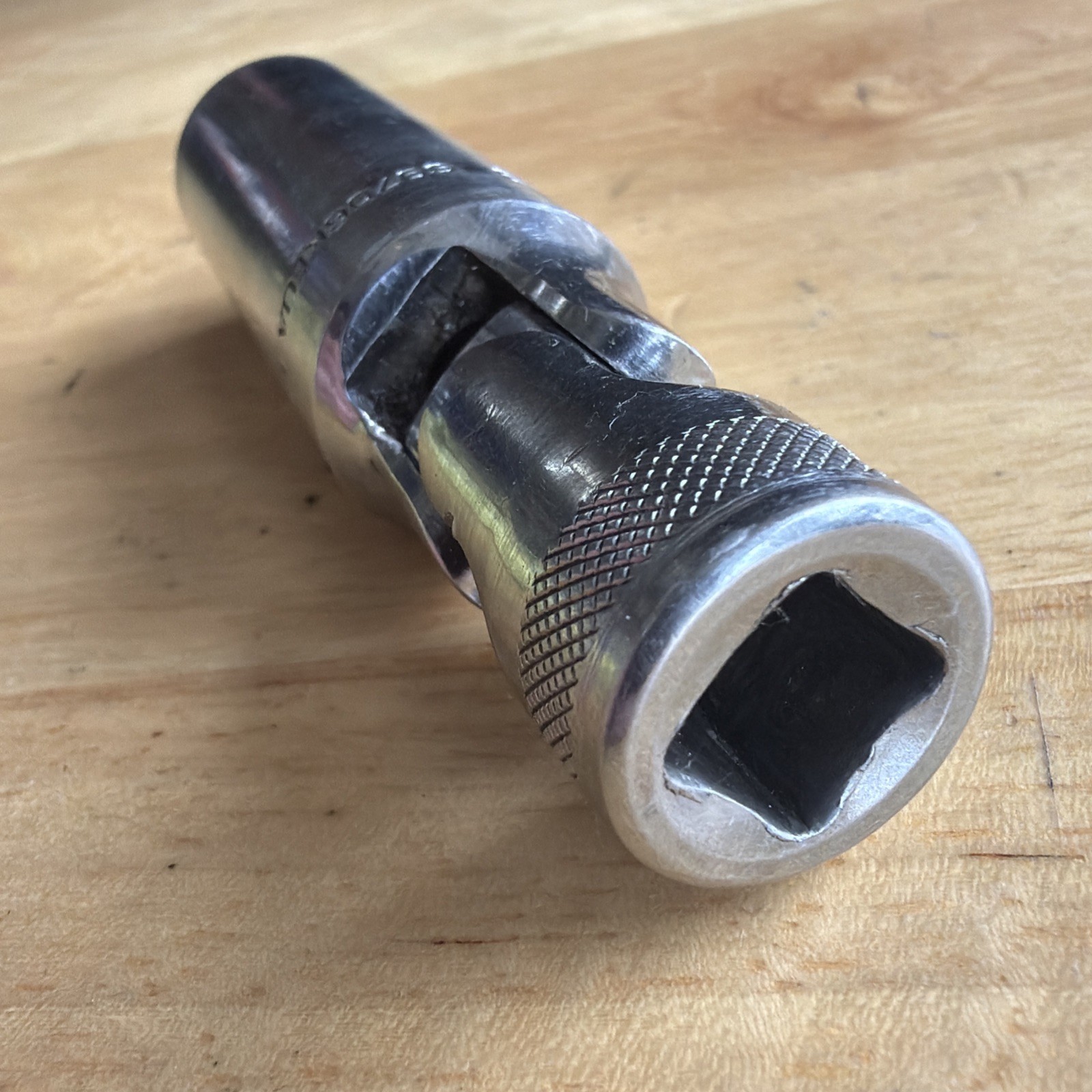 Snap On Tools 5/8″ Universal Swivel Spark Plug Socket 3/8″ Drive 6pt S9706KFUA