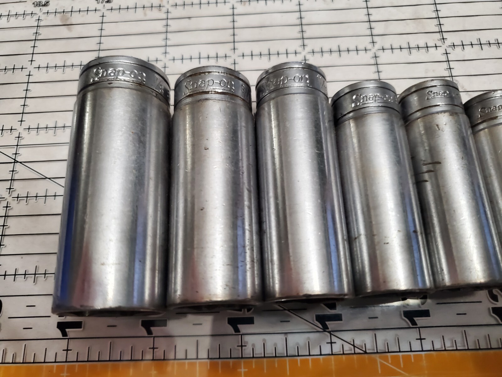 Snap On 211SFSY USA 1/4″ – 7/8″ 3/8″ Dr 10 Pc Deep Socket Set