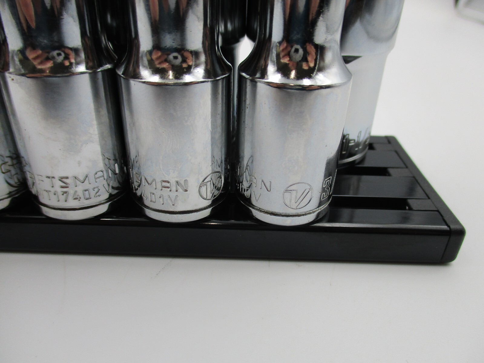 Craftsman 13Pc 1/2″ Drive 6 Point SAE Socket Set on Magnetic Rail CMMT173955V