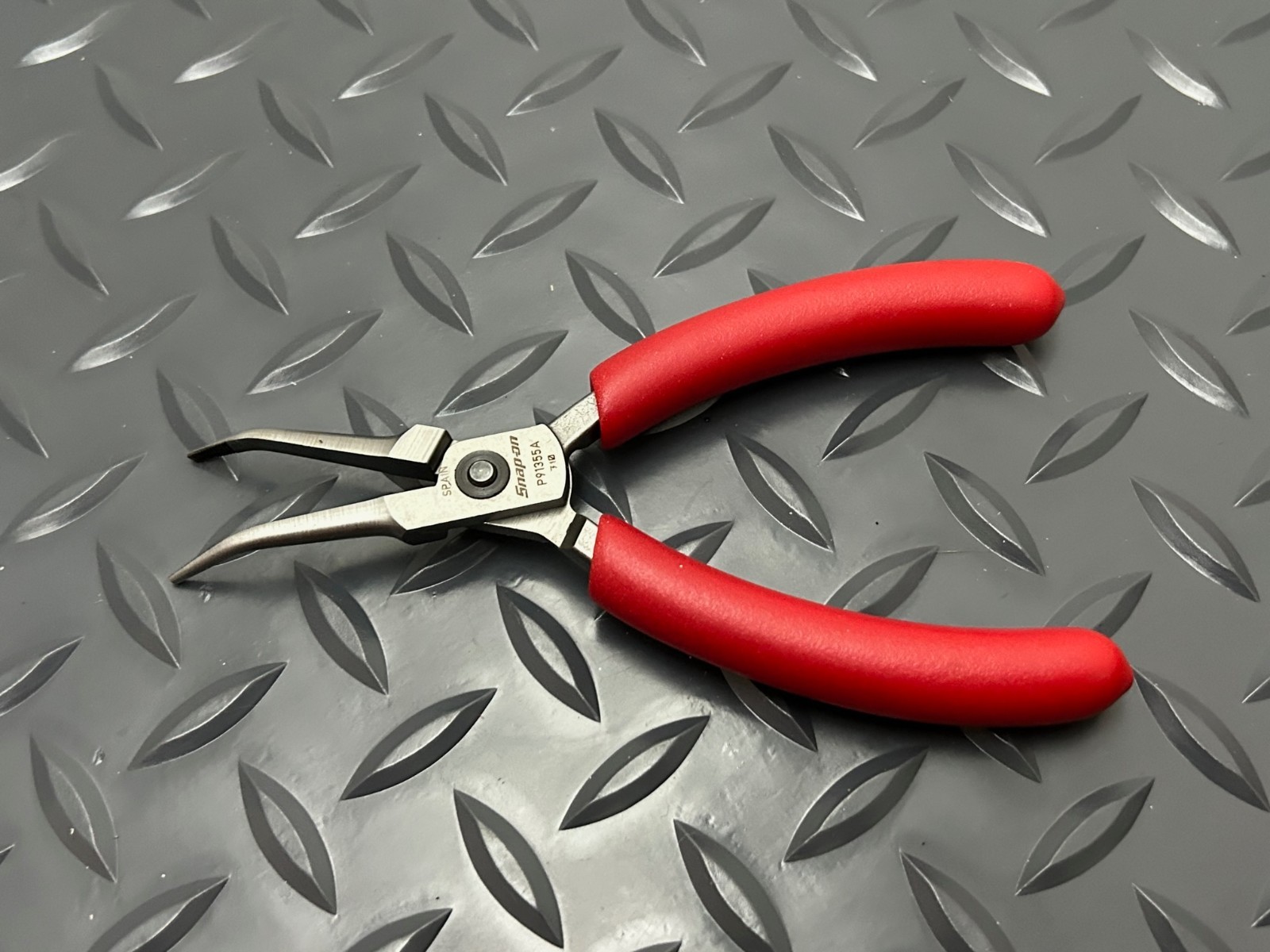 Snap-on Tools RED Soft Grip 5-1/2″ 45° Bent Needle Nose Precision Pliers P91355A