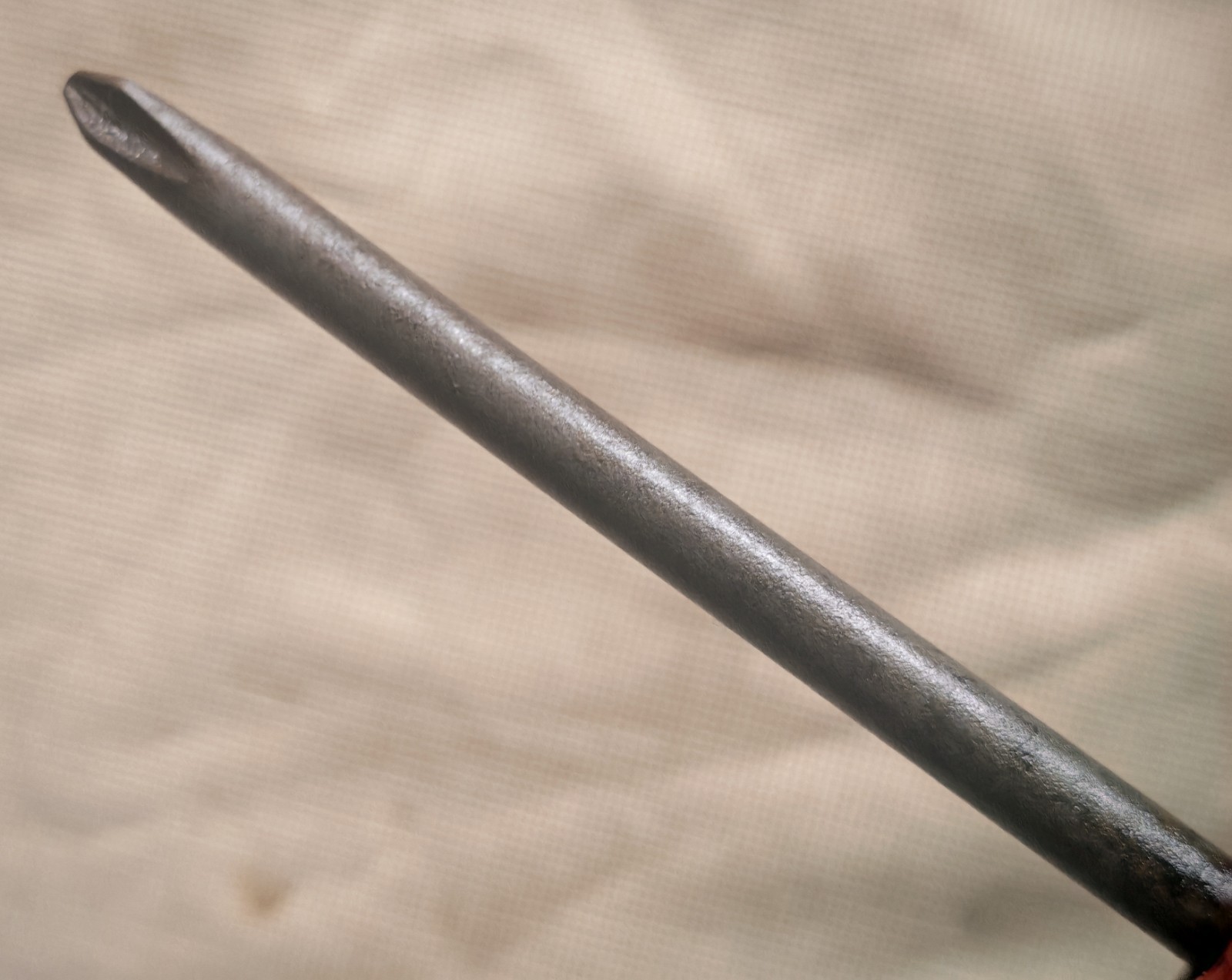 Vintage Red Handle Phillips Screwdriver – Classic Workshop Tool – 17cm