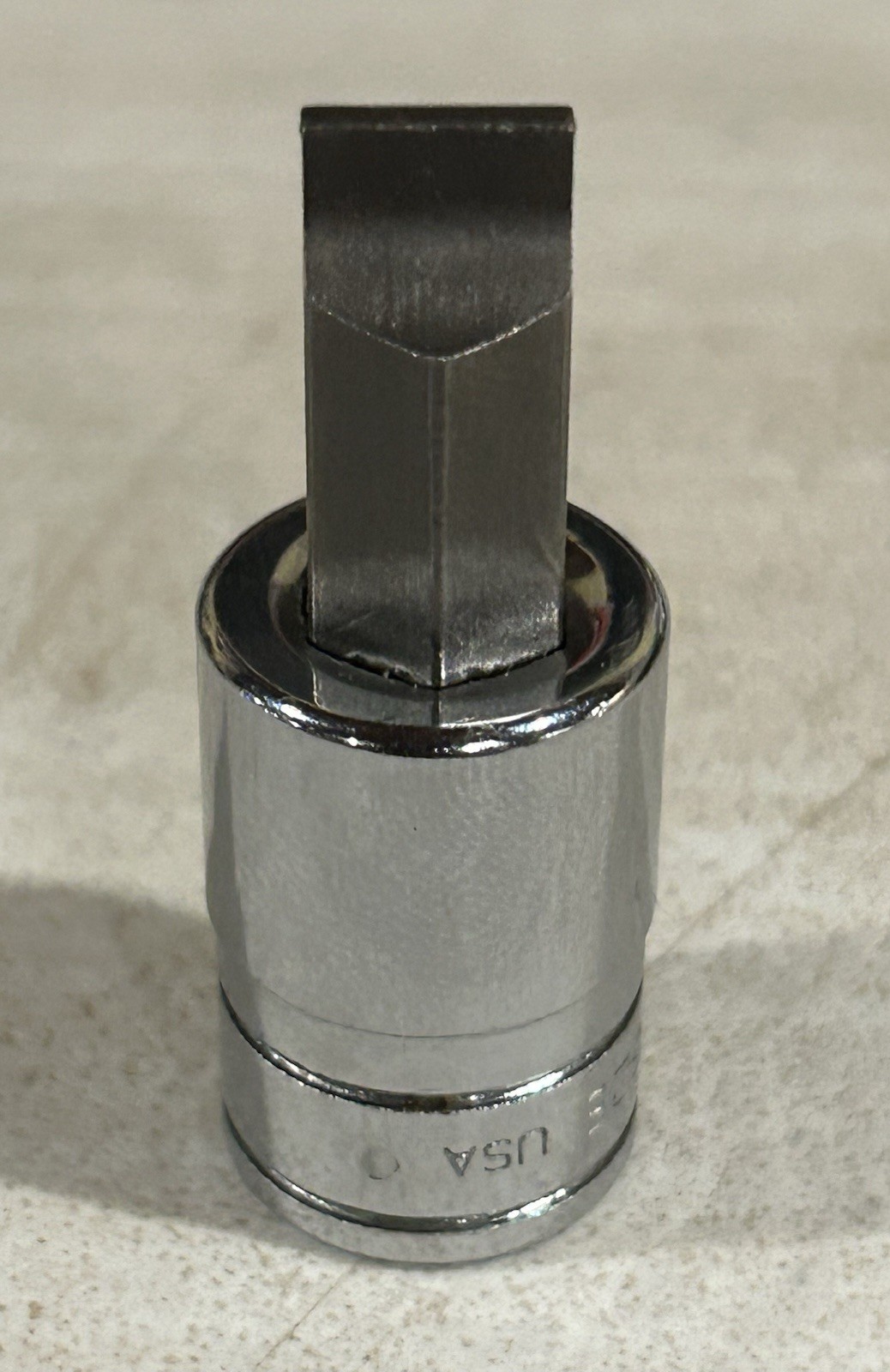 NOS. Snap-On Tools USA 3/8″ Drive 3/8″ Flat Tip Short Bit Socket Driver F62E