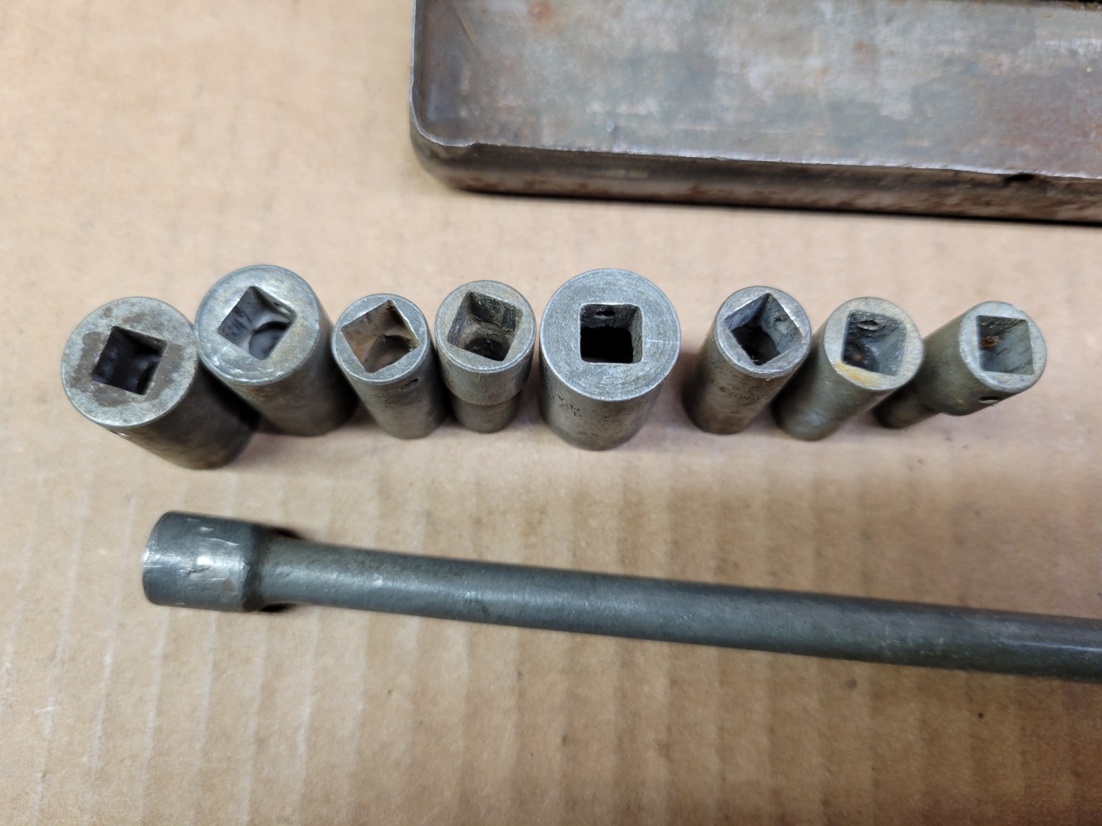 Vintage Plomb 1/4 + 9/32″ Drive 12-piece Socket Set with Metal Box