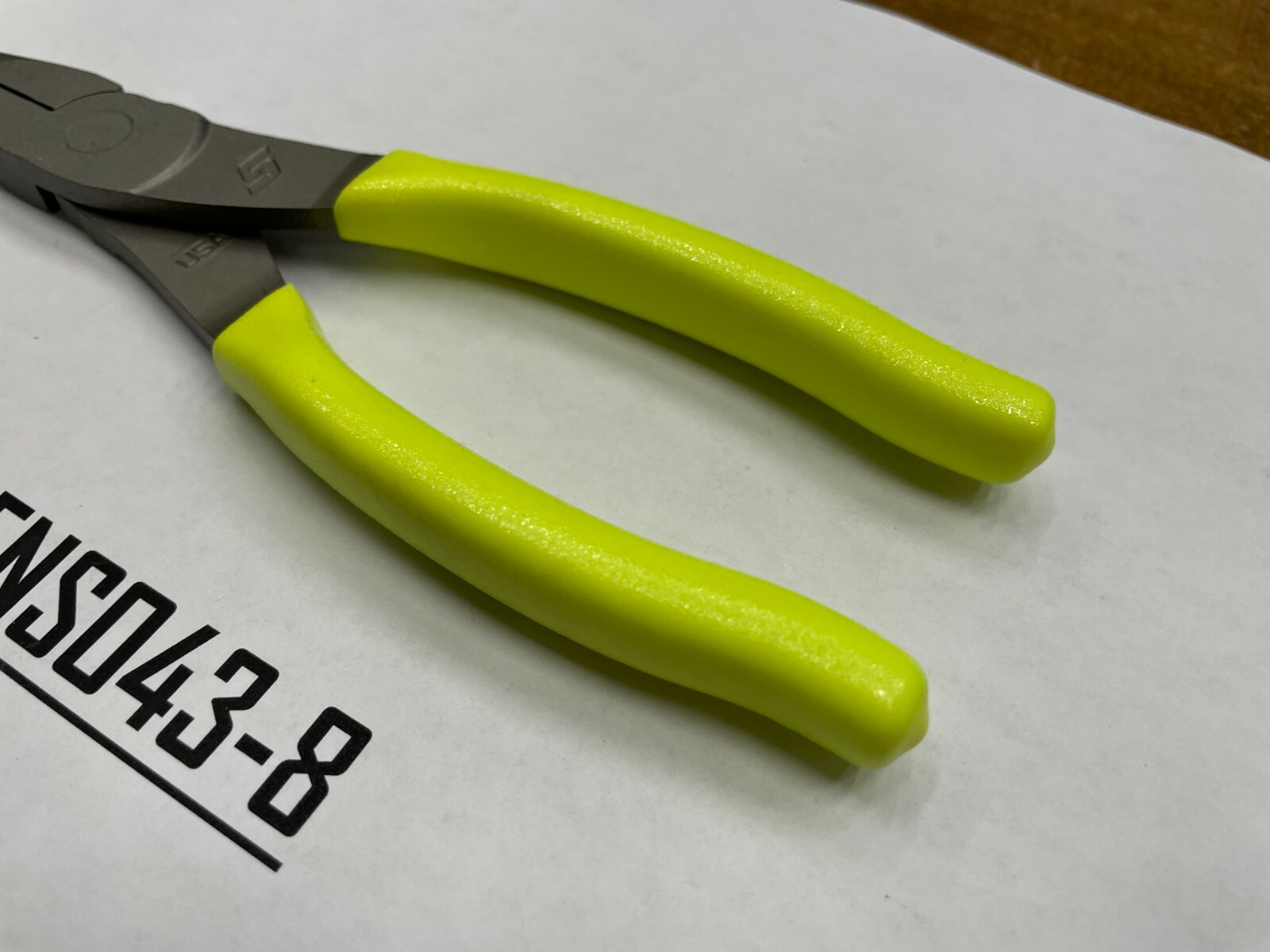 Snap-on Tools USA NEW HI-VIZ 8″ Soft Grip Needle Nose Pliers 96ACFHV