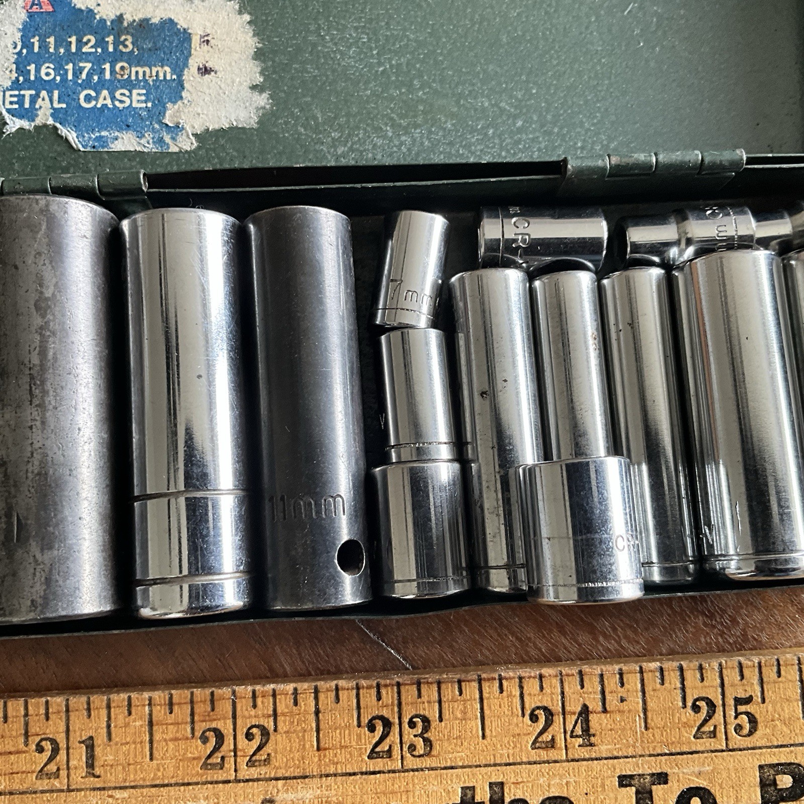 Unbranded 16pc Random Sockets in Metal Case Standard & Impact