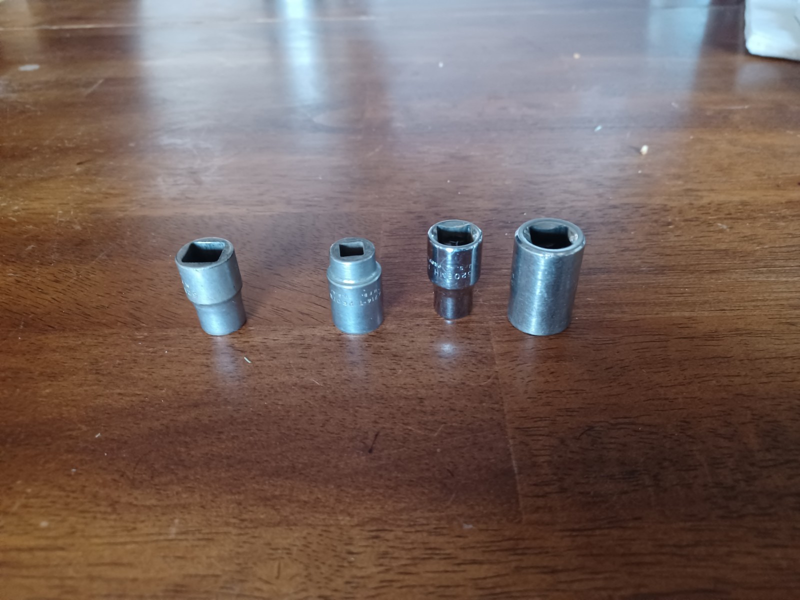 Proto Pear Ratchet 5249 3/8″ Drive With 13 various Sockets. Great mix! Nice
