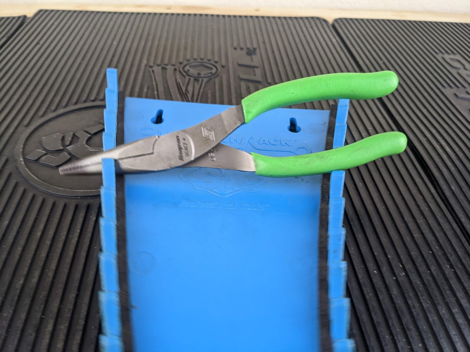 #aw196 Snap On 96ACF – 8″ Talon Grip™ GREEN NEEDLE Nose Pliers